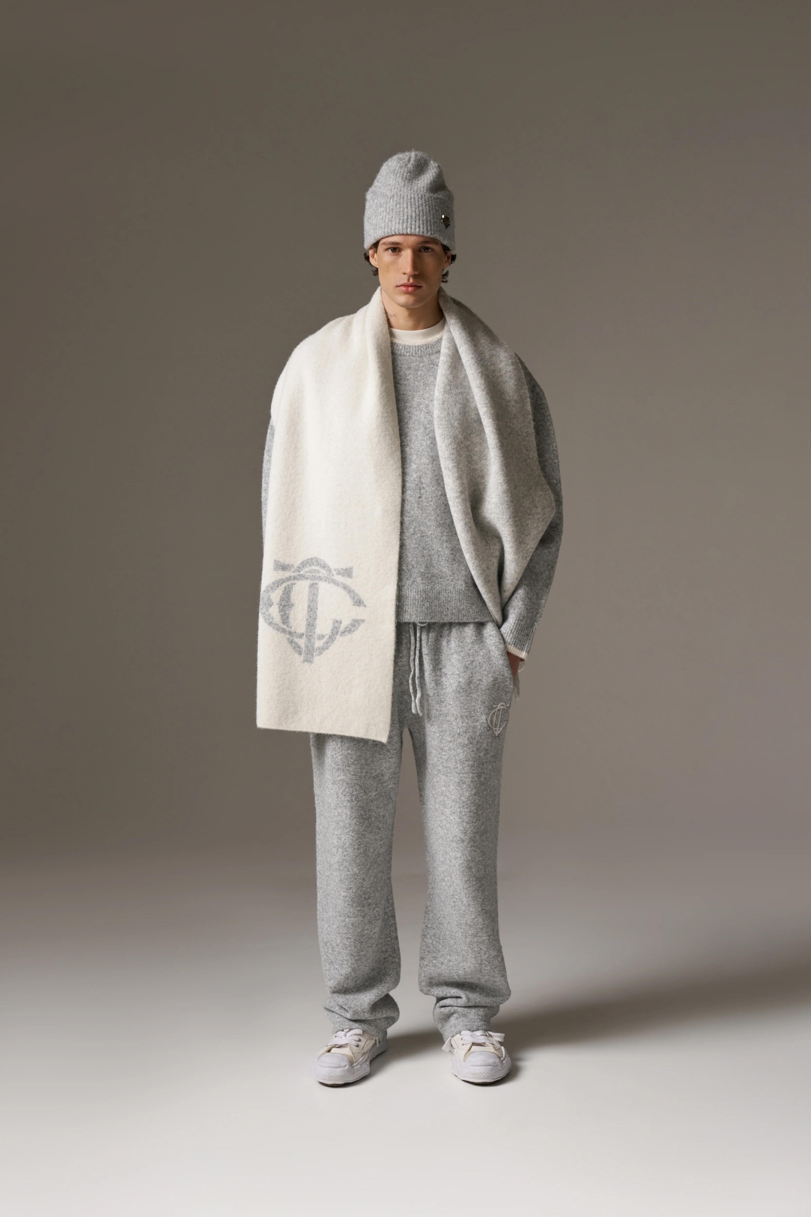 MONOGRAM EMBLEM SCARF - OFF WHITE