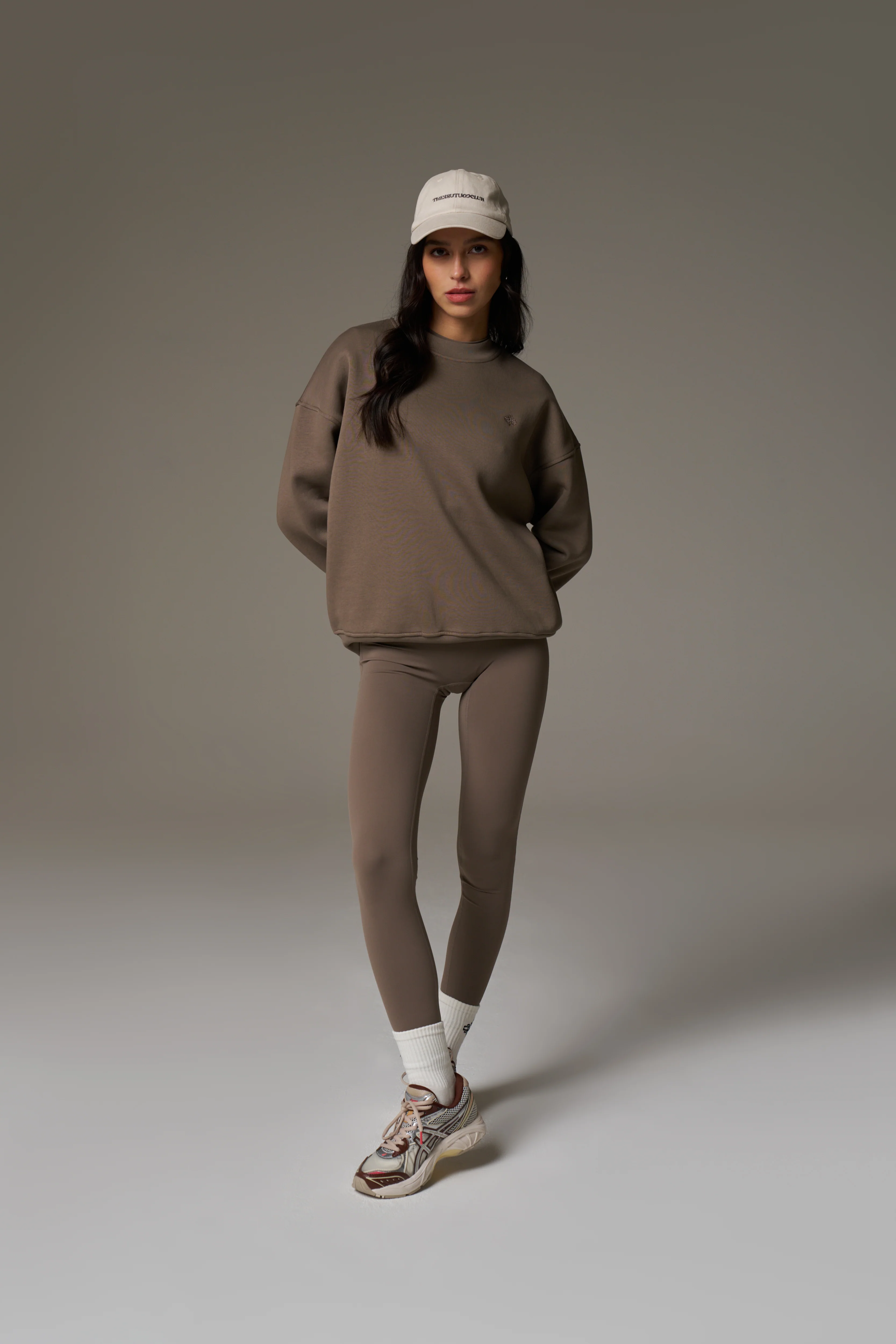 EMBLEM EMBROIDERED SWEATSHIRT - COCOA