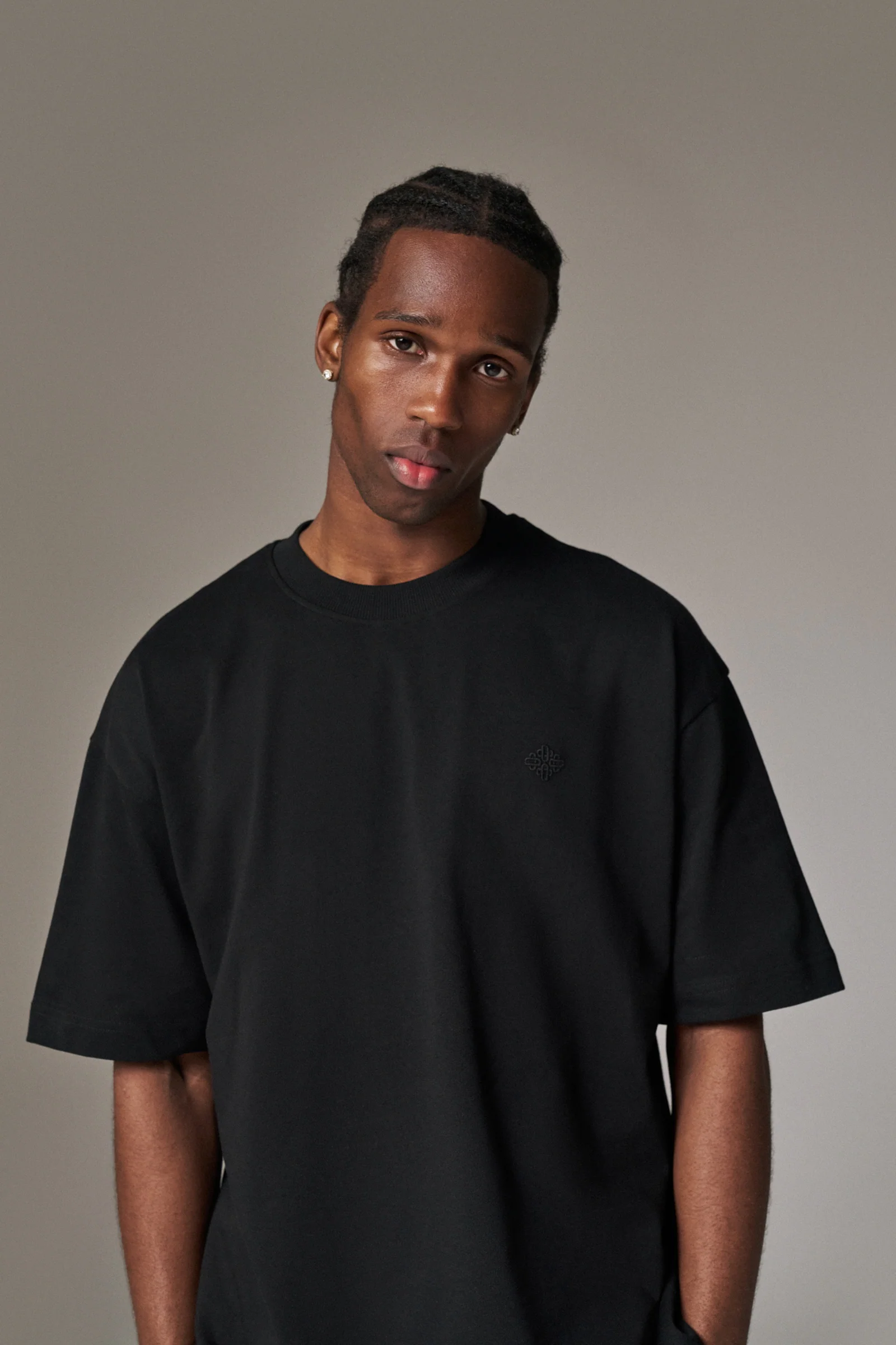 LAUNDERED CLASSICS T-SHIRT - BLACK