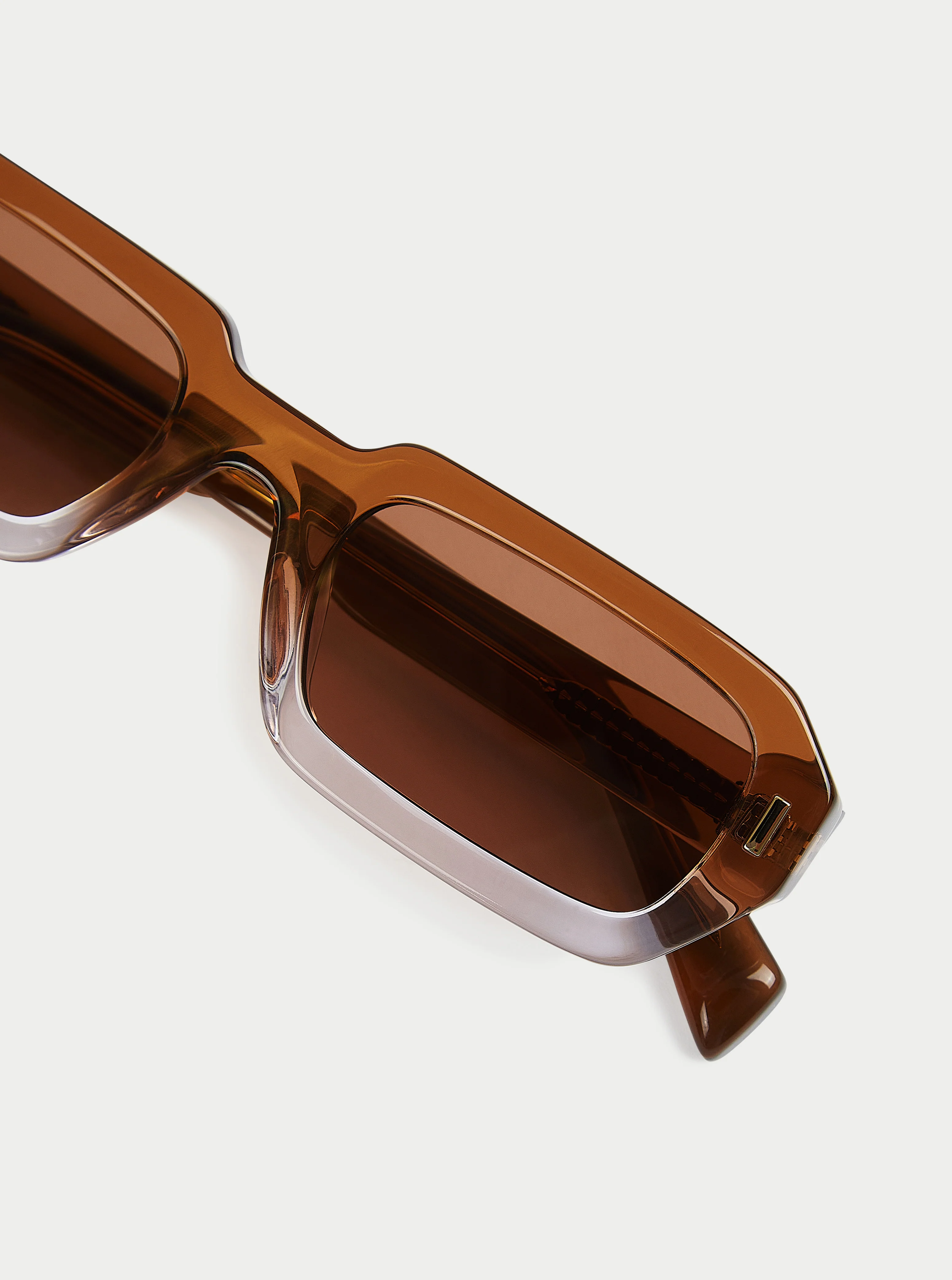 EMBLEM SUNGLASSES - BROWN