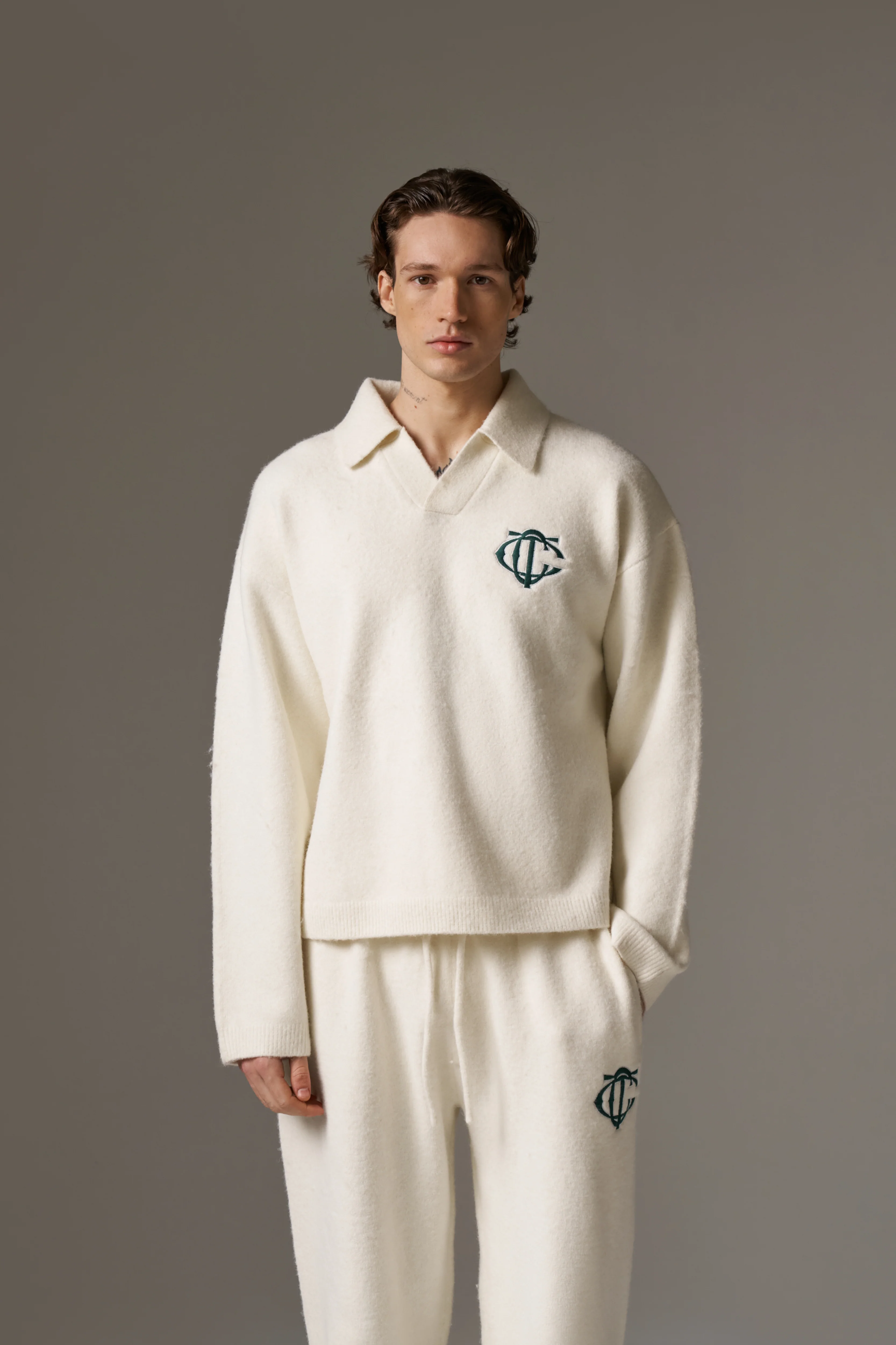 MONOGRAM EMBLEM KNITTED POLO TOP - OFF WHITE
