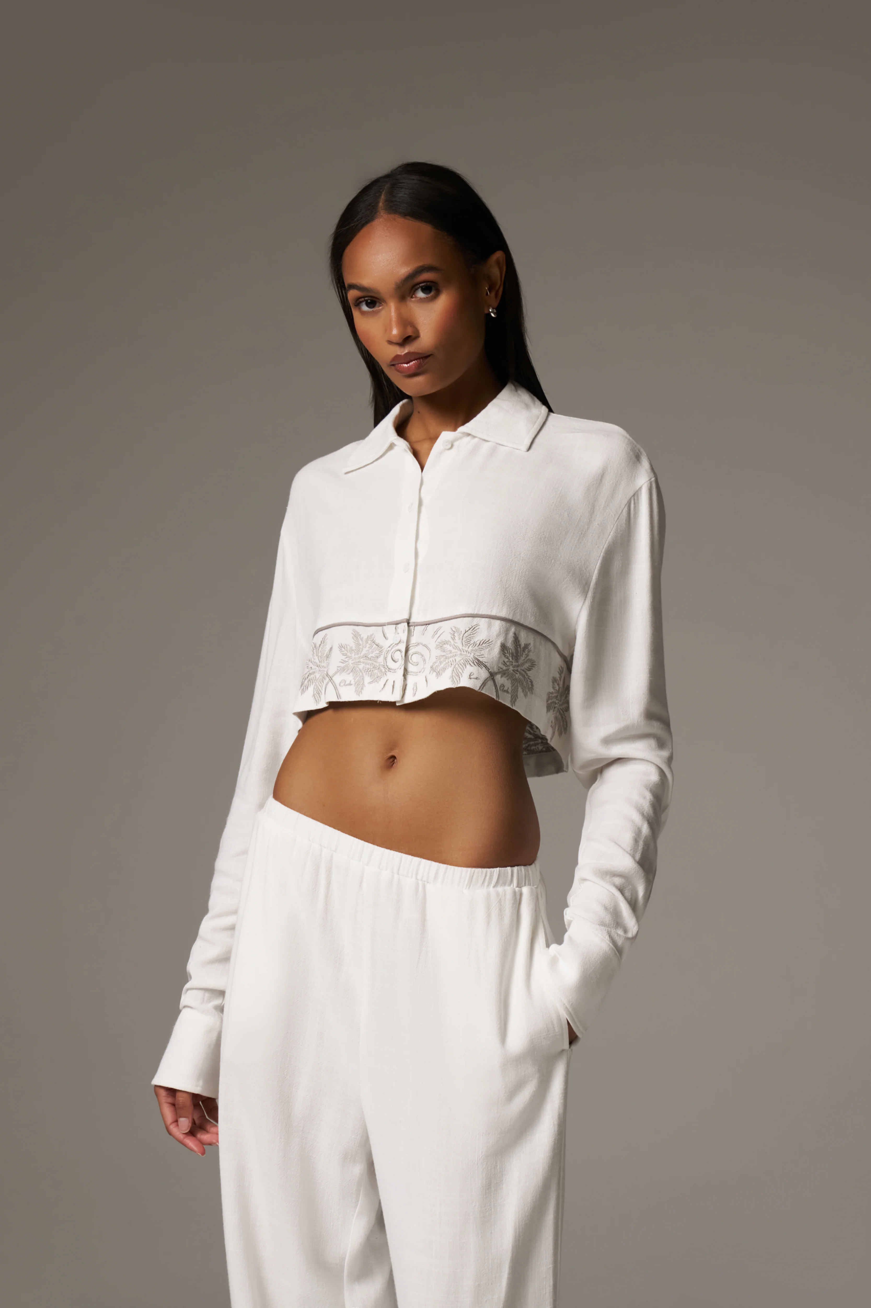 PALM EMBROIDERED CROPPED SHIRT - OFF WHITE