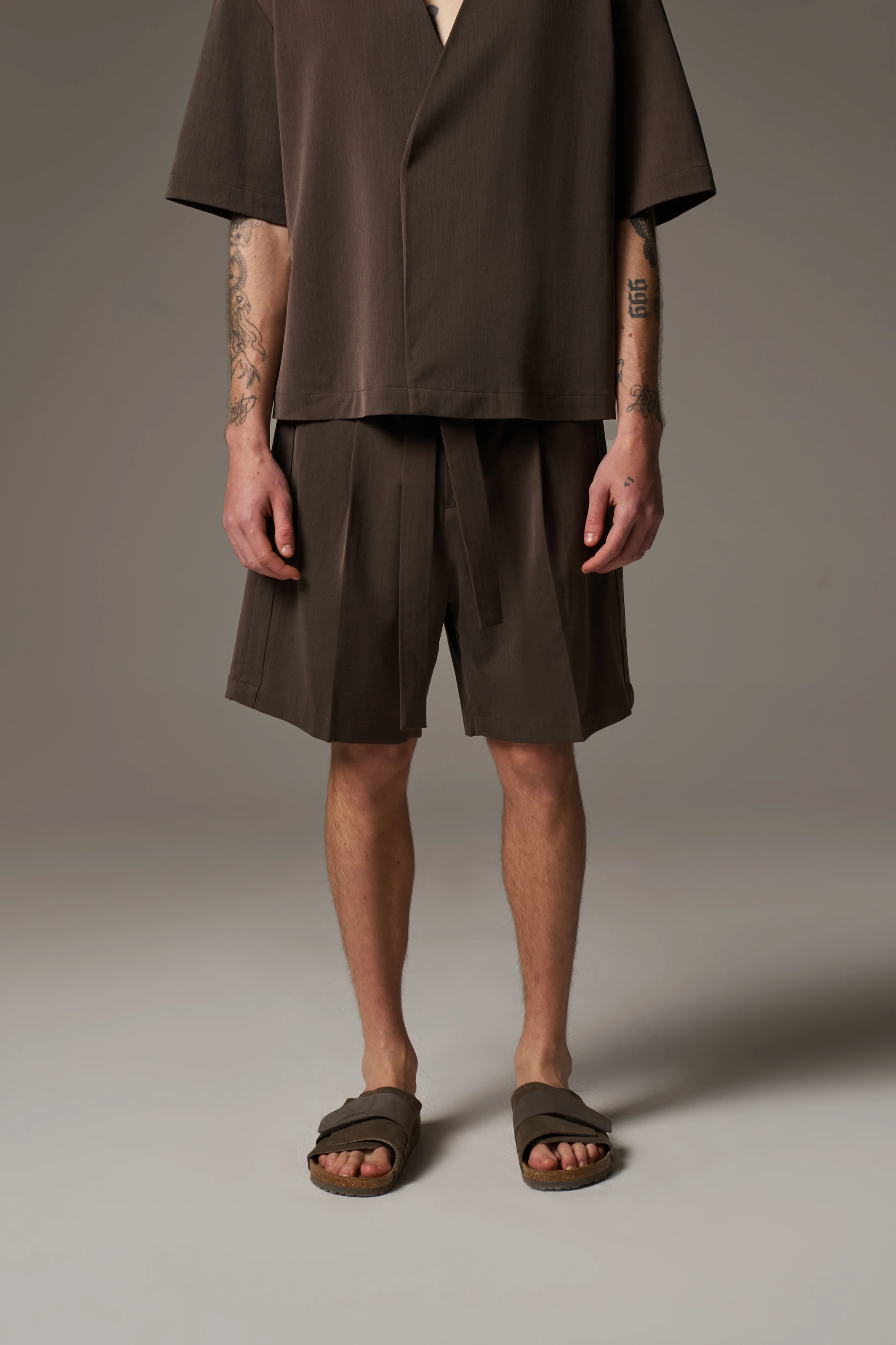SMART WOVEN SHORTS - BROWN
