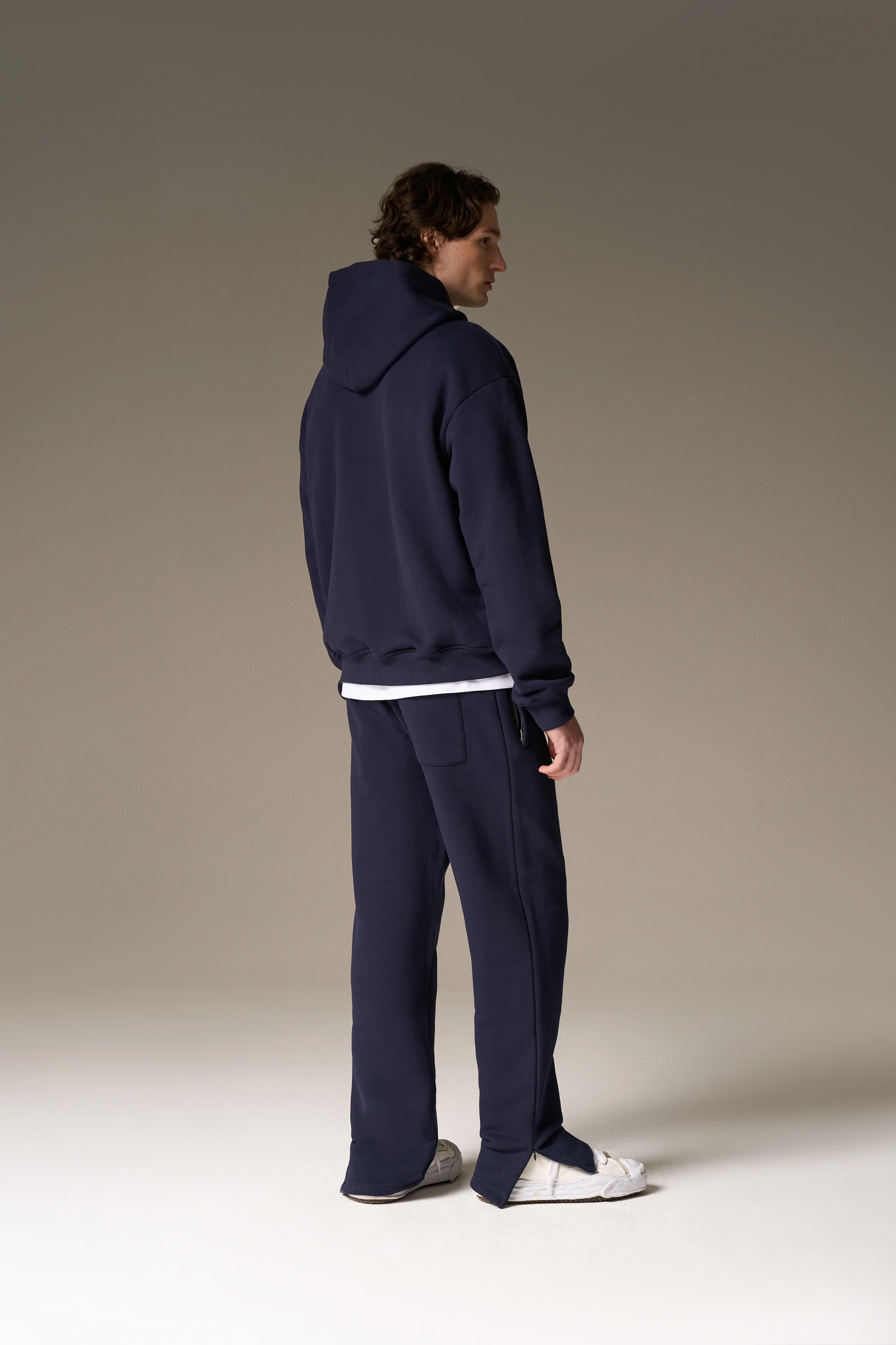 HEAVYWEIGHT MONOGRAM EMBLEM HOODIE - NAVY