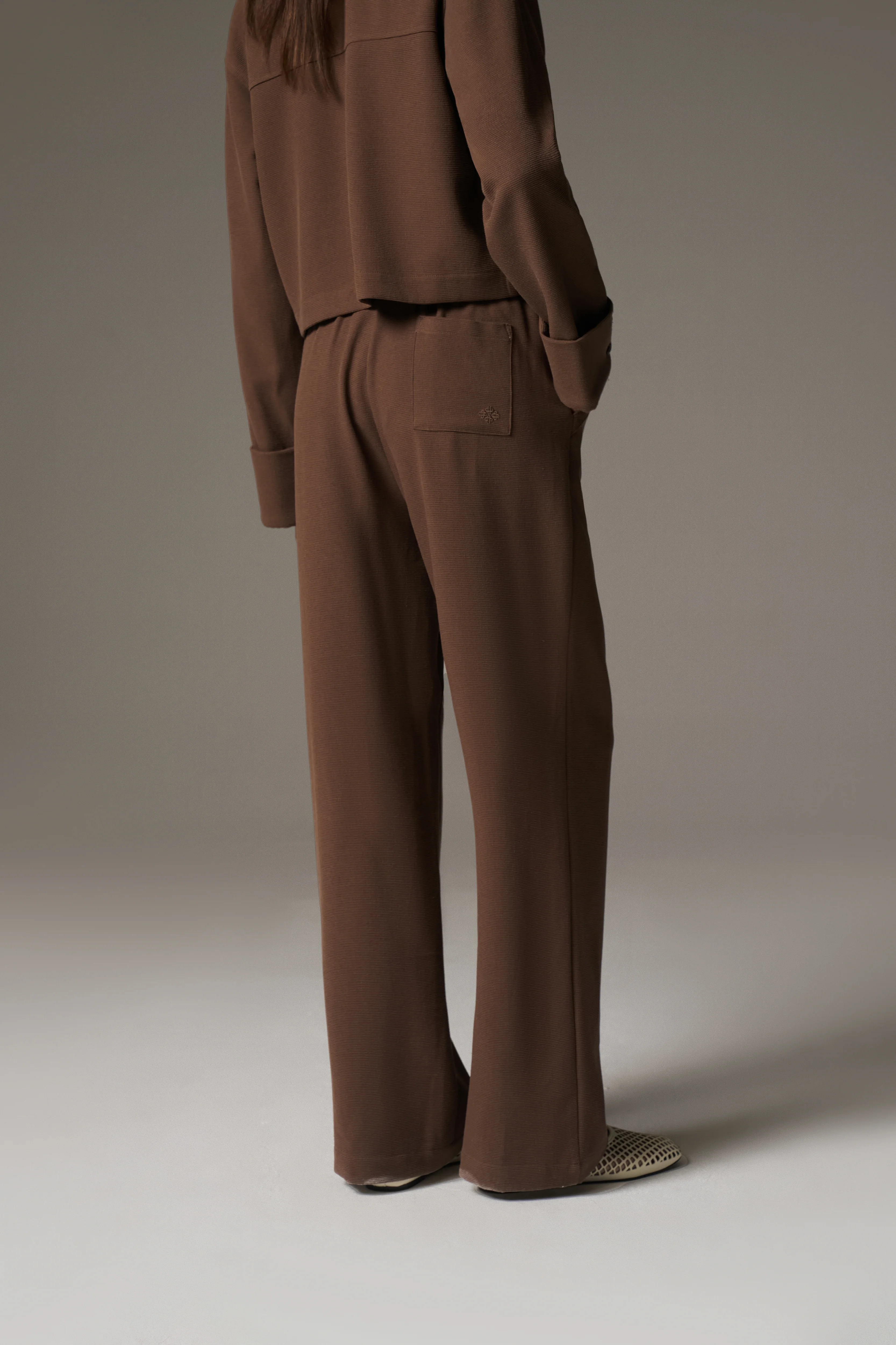 TEXTURED LINEN BUTTON DETAIL TROUSER - BROWN