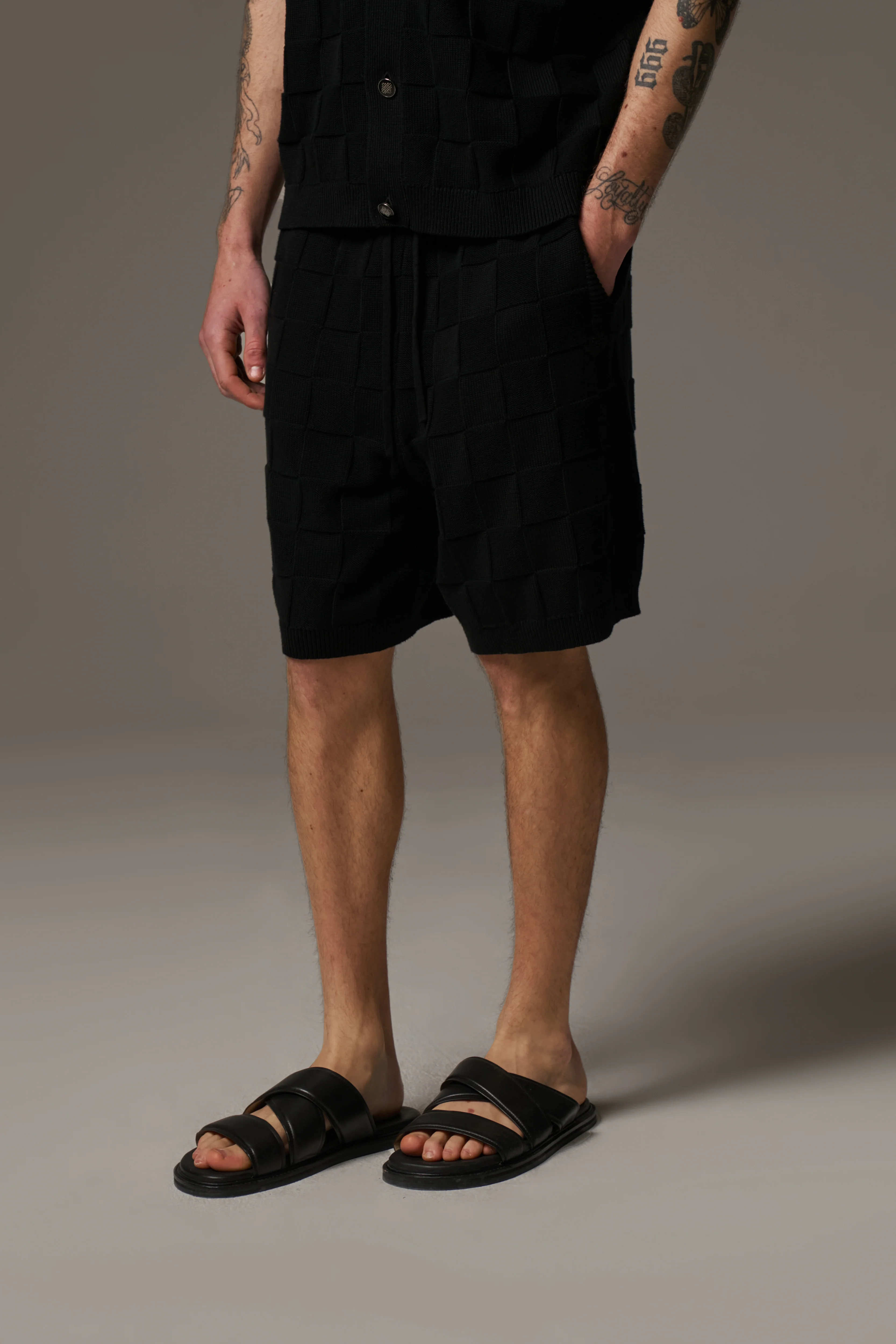 CHECKERBOARD KNITTED SHORT - BLACK