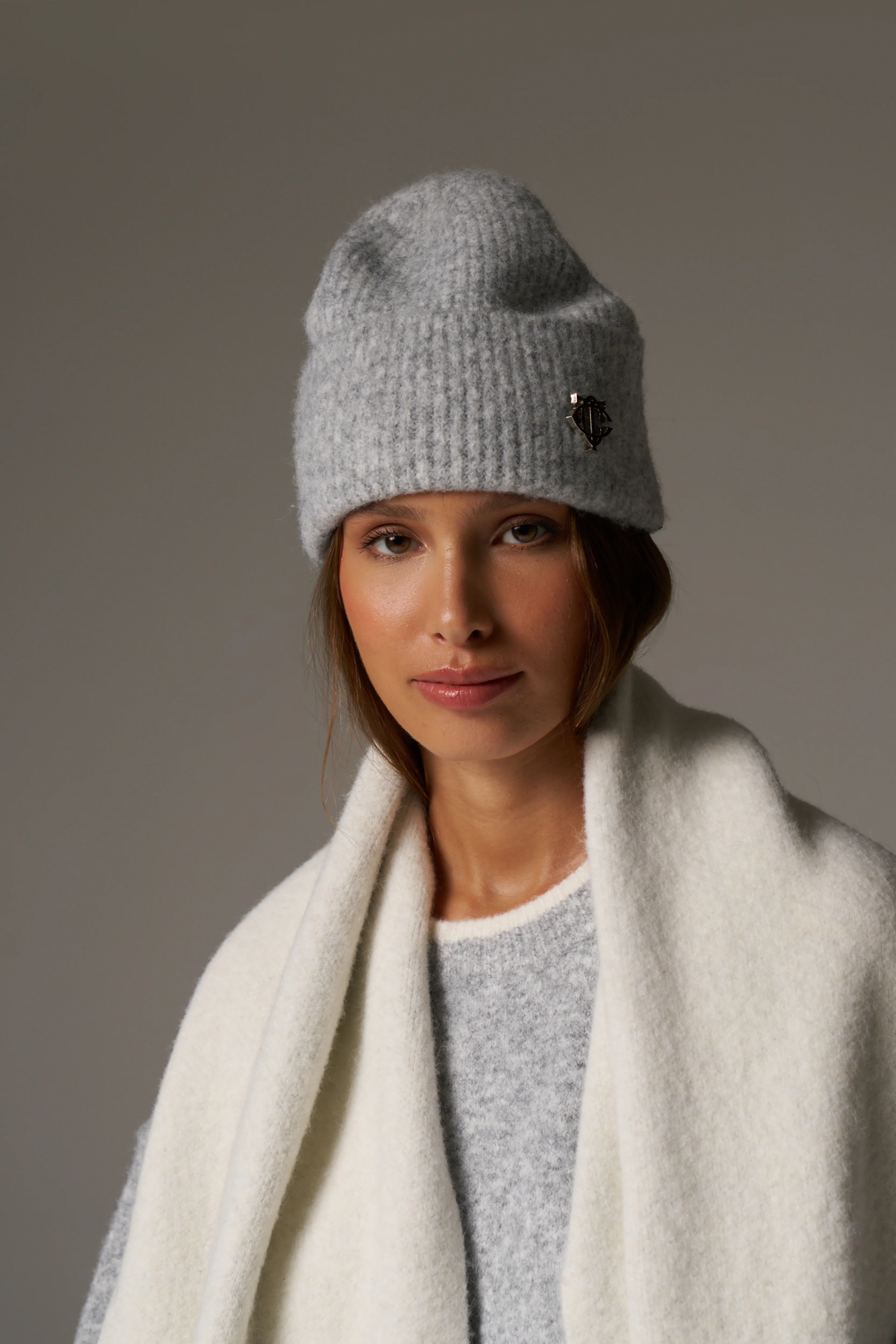 FLUFFY KNIT MONOGRAM PIN BADGE BEANIE - GREY