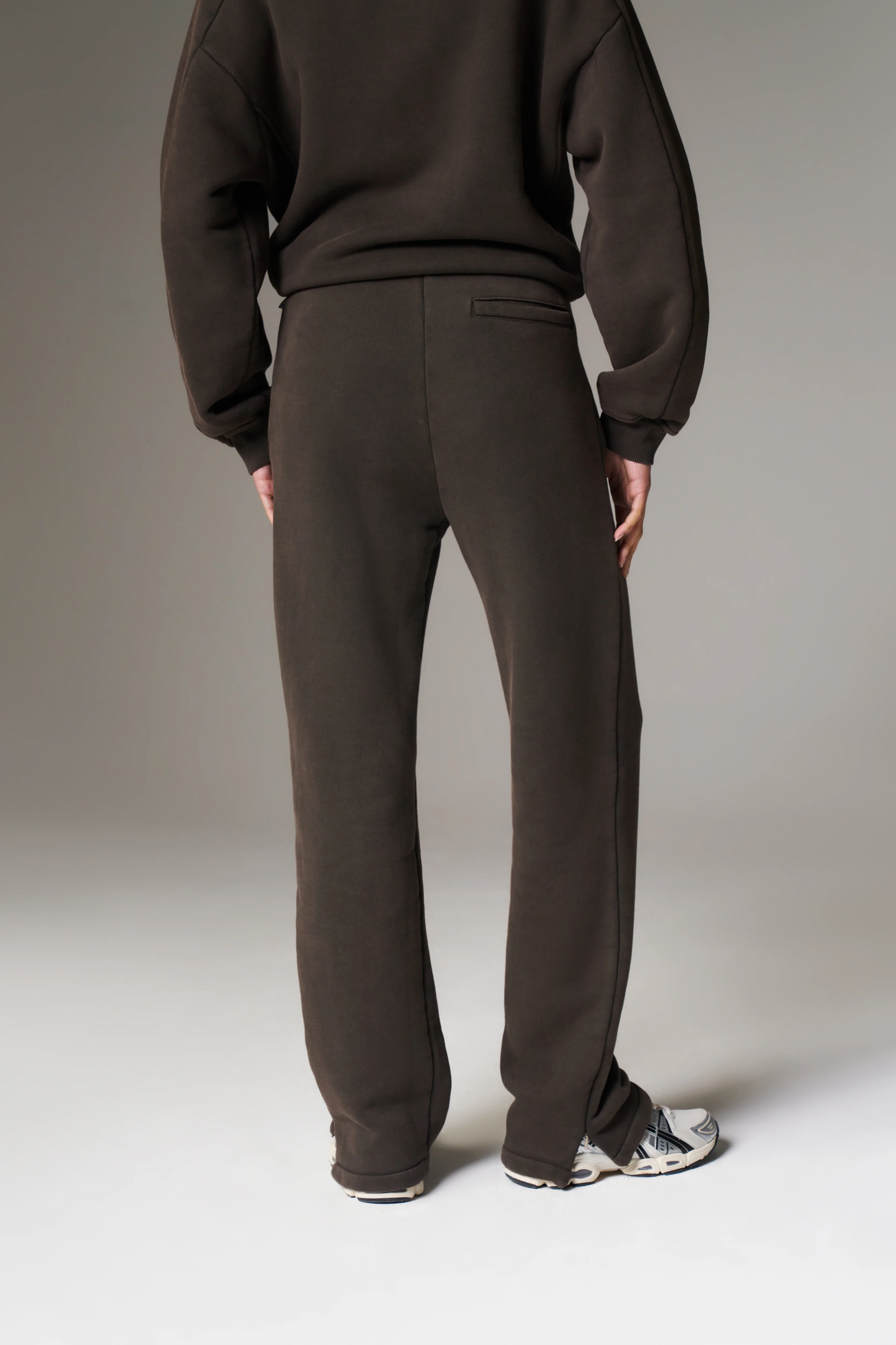 LAUNDERED CLASSICS STRAIGHT LEG JOGGERS - WASHED BROWN