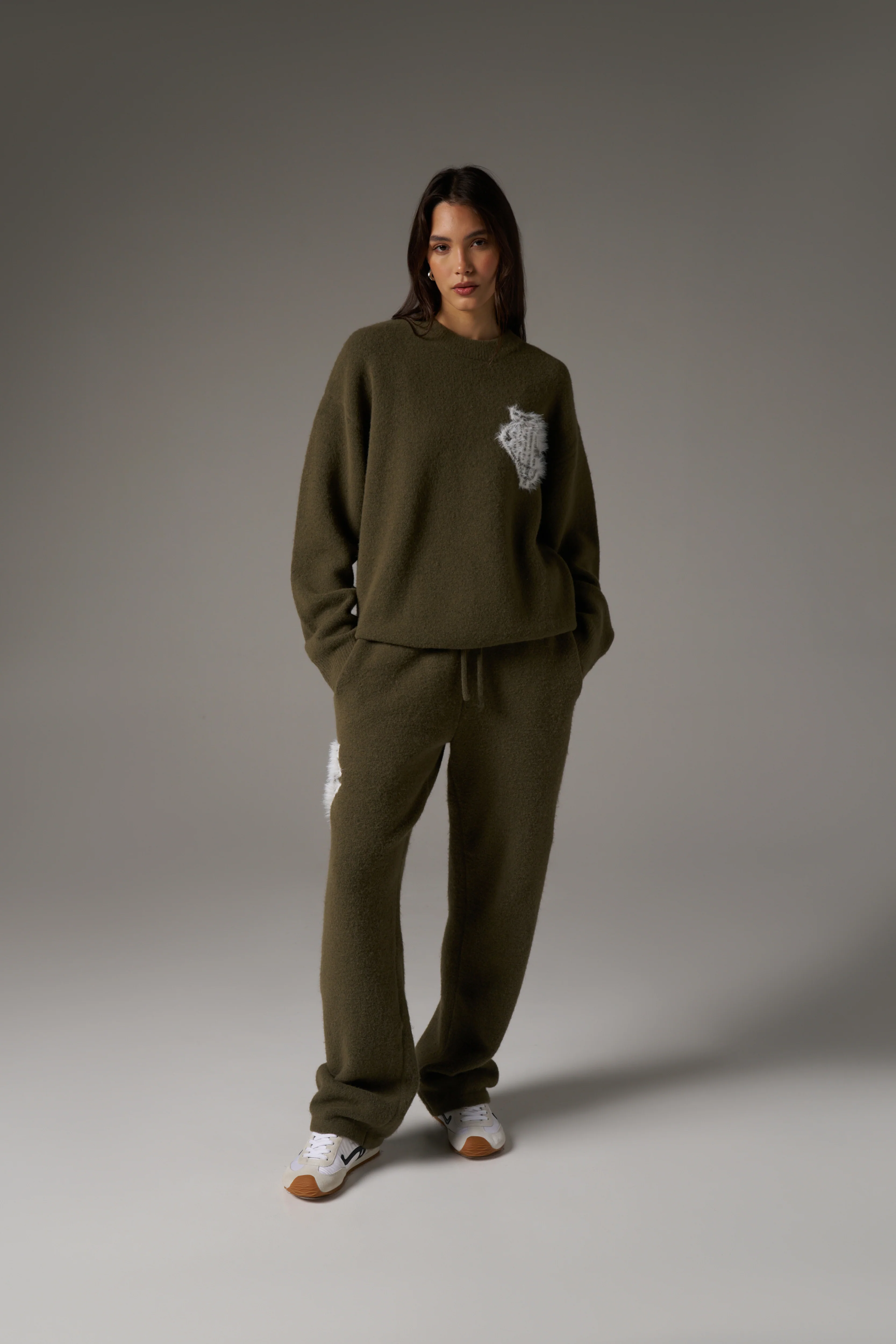 MONOGRAM EMBLEM FLUFFY KNIT CREW - KHAKI