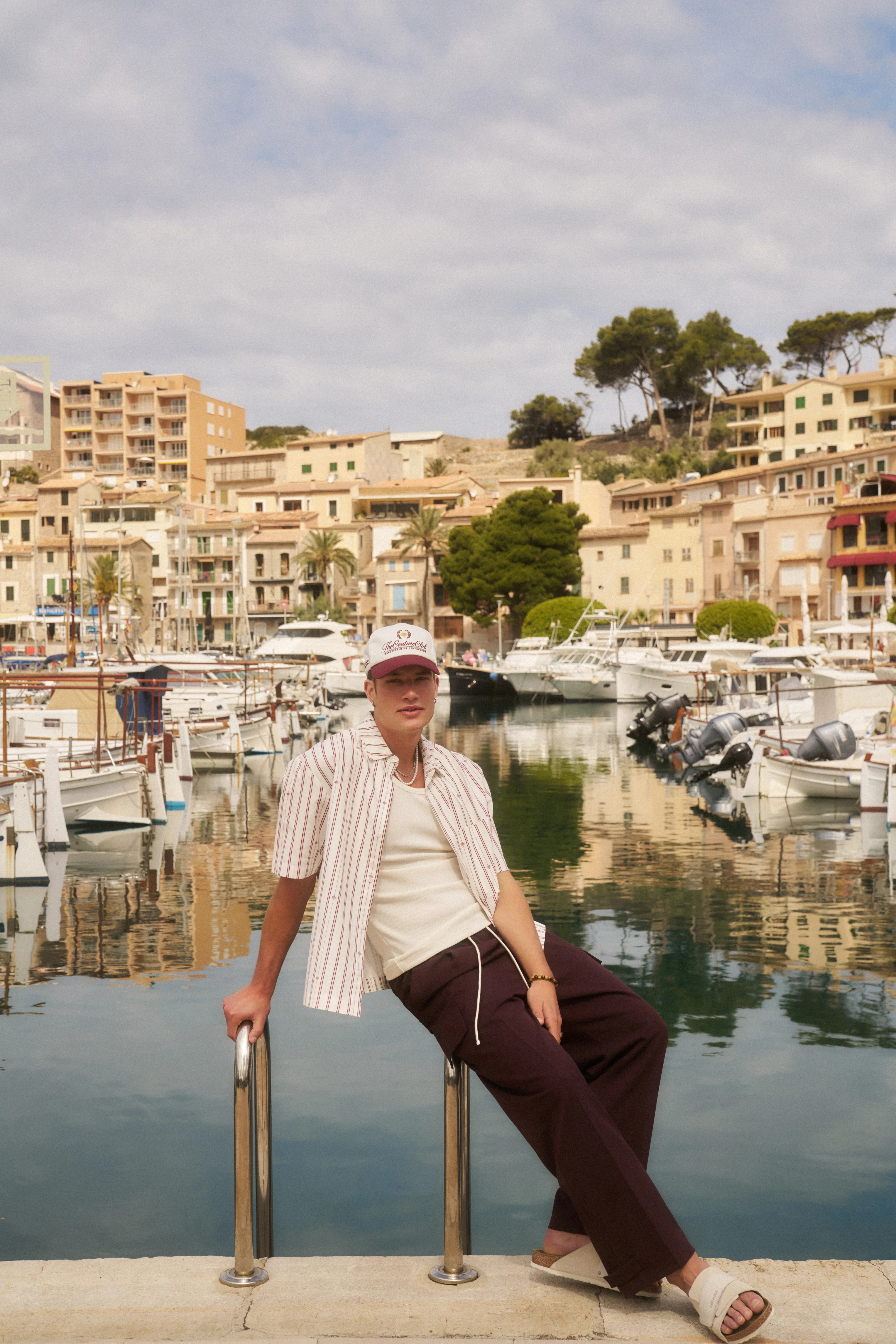 PLEATED WIDE LEG TROUSER - BURGUNDY