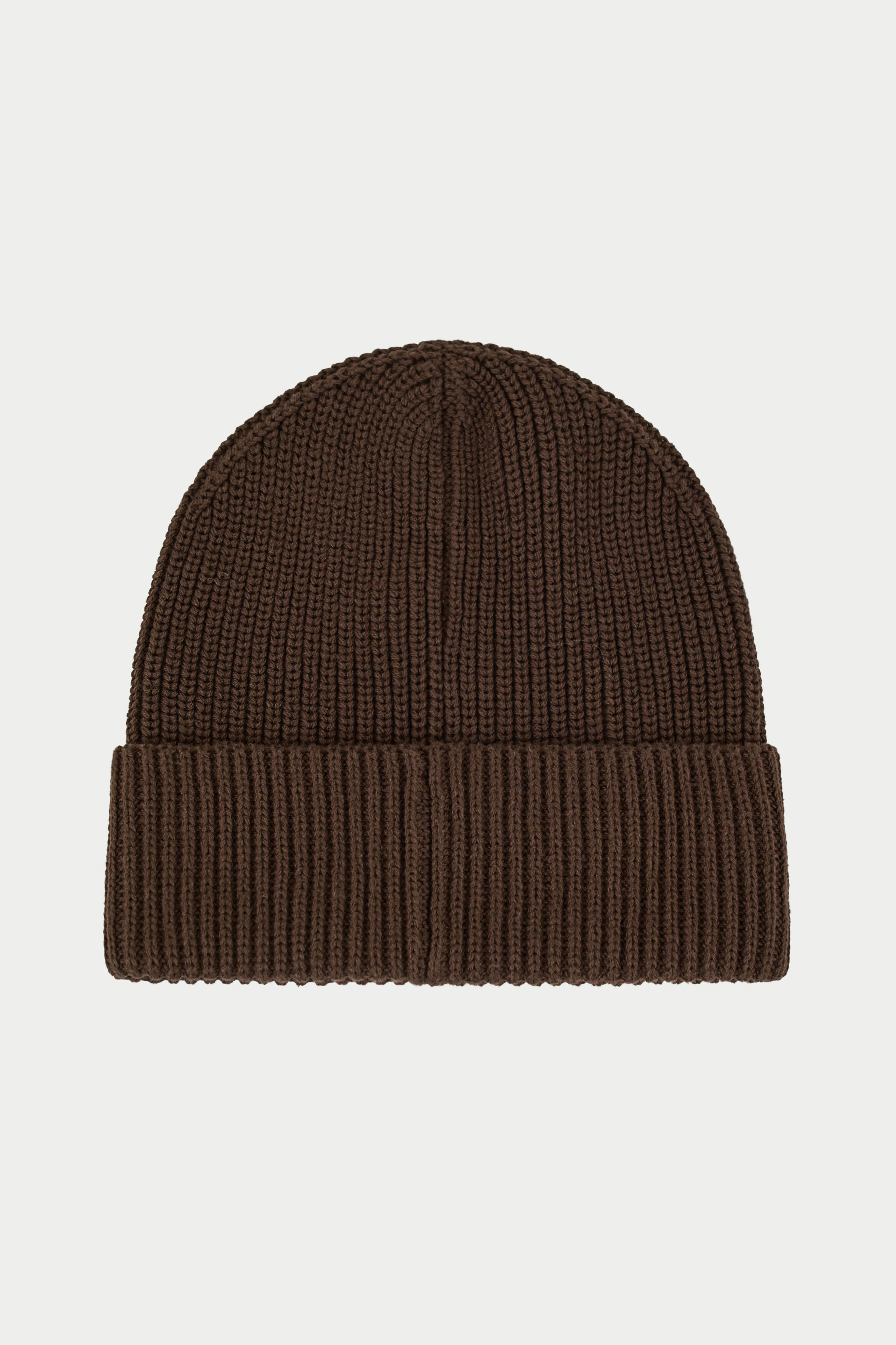 RIBBED EMBLEM BEANIE - BROWN