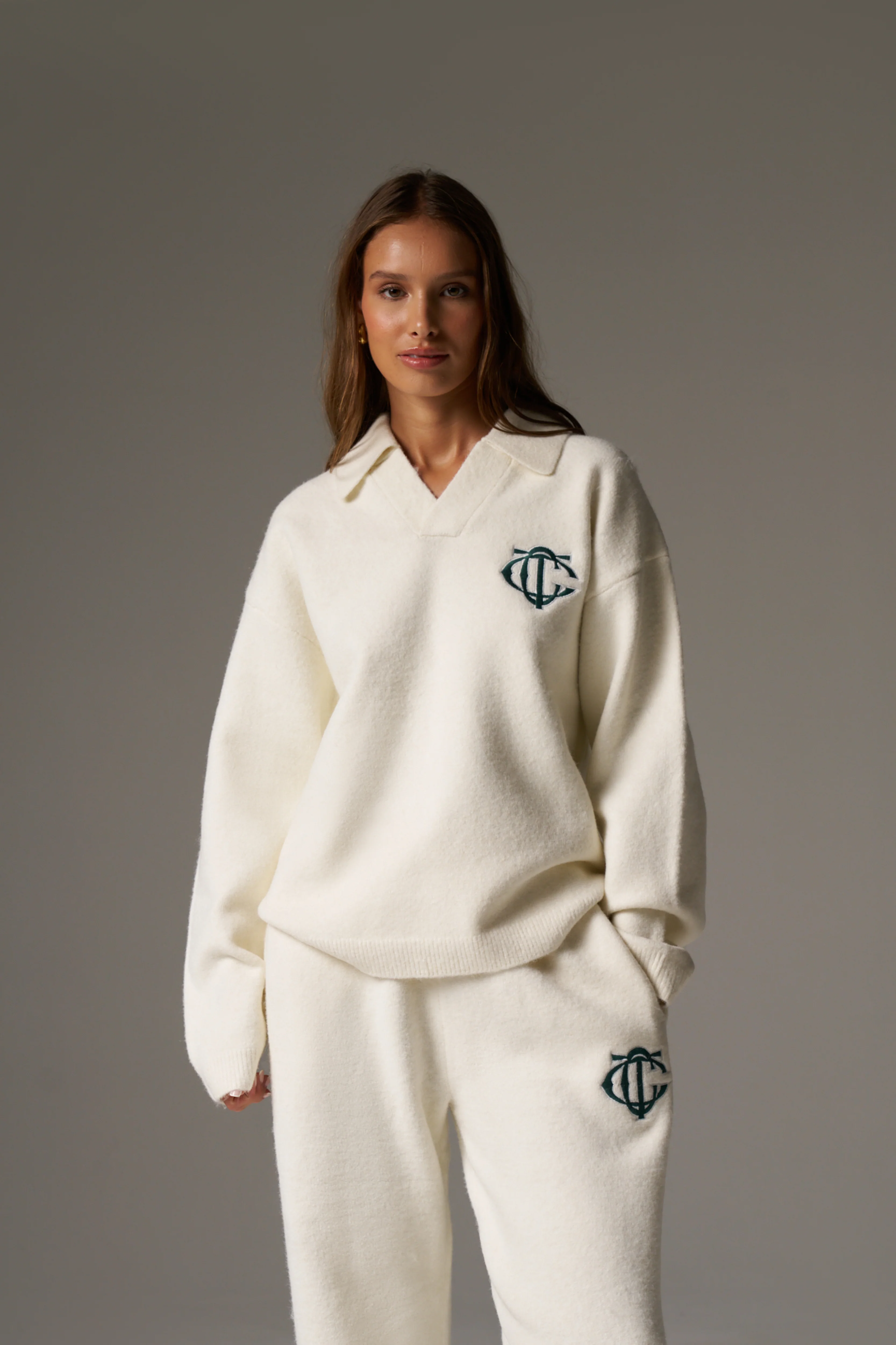 MONOGRAM EMBLEM KNITTED POLO TOP - OFF WHITE