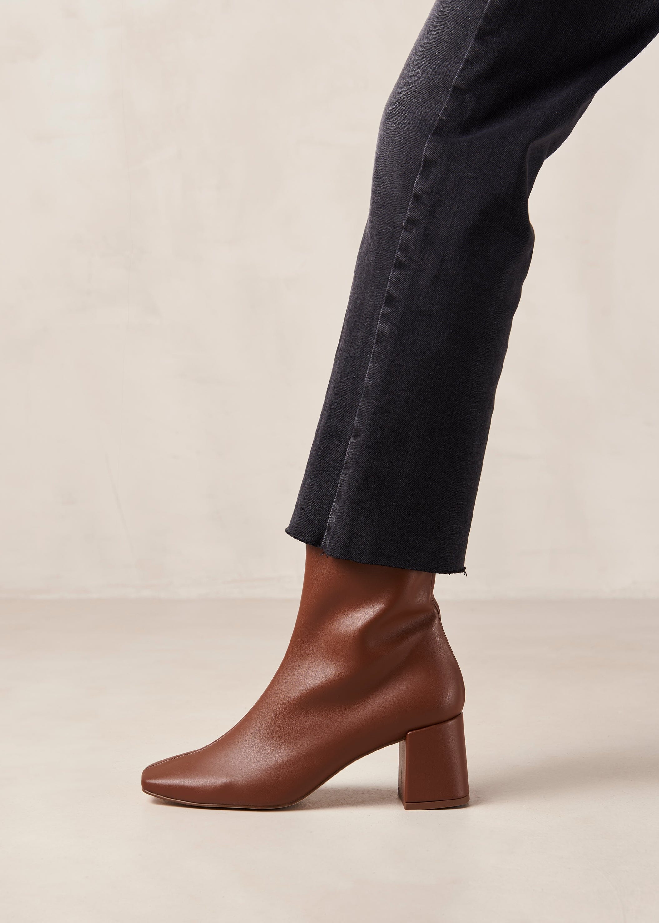 seo_category:zip_ankle_boots