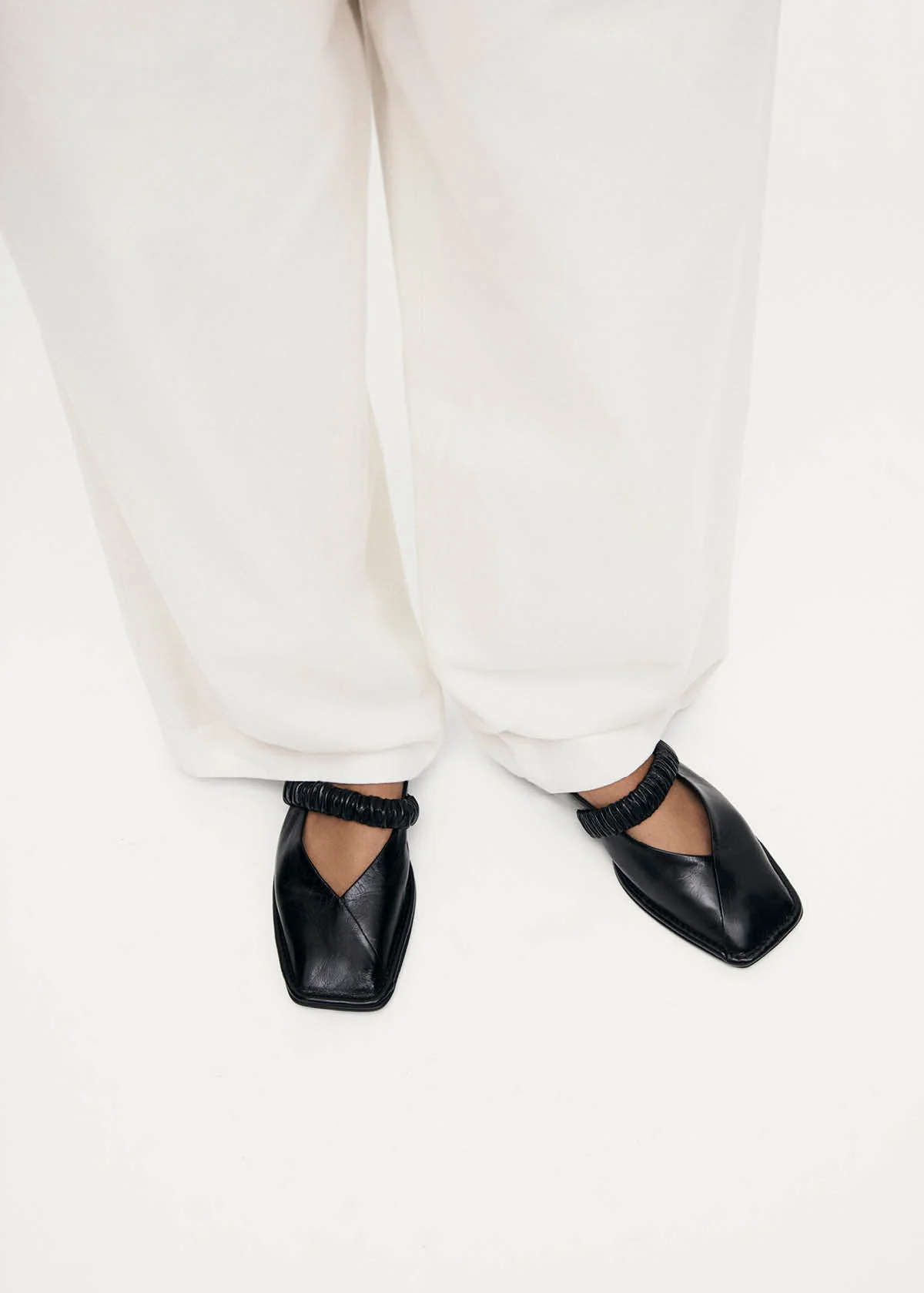Lautan Black Leather Ballet Flats