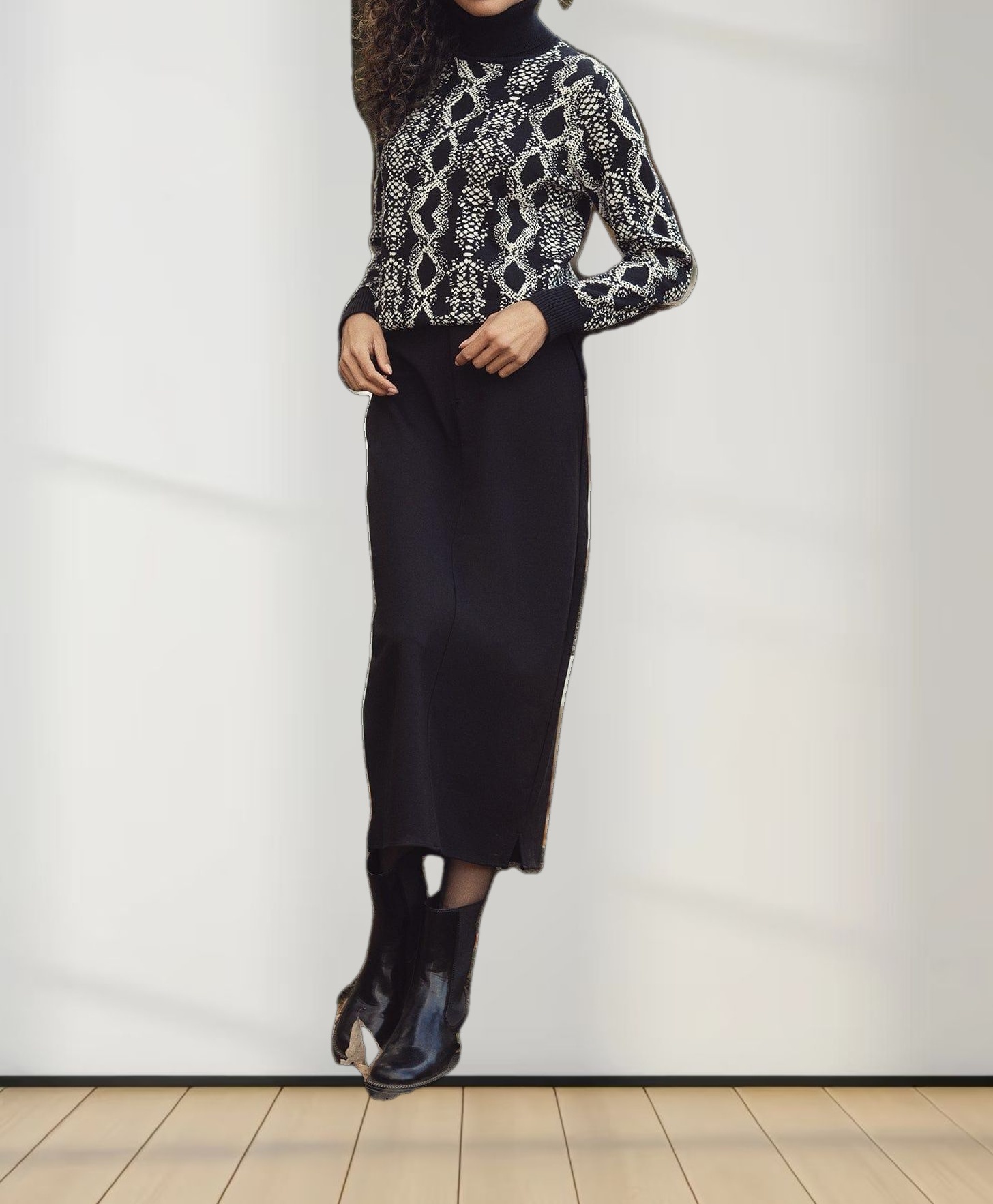 Reptile Print Sweater-Black/White