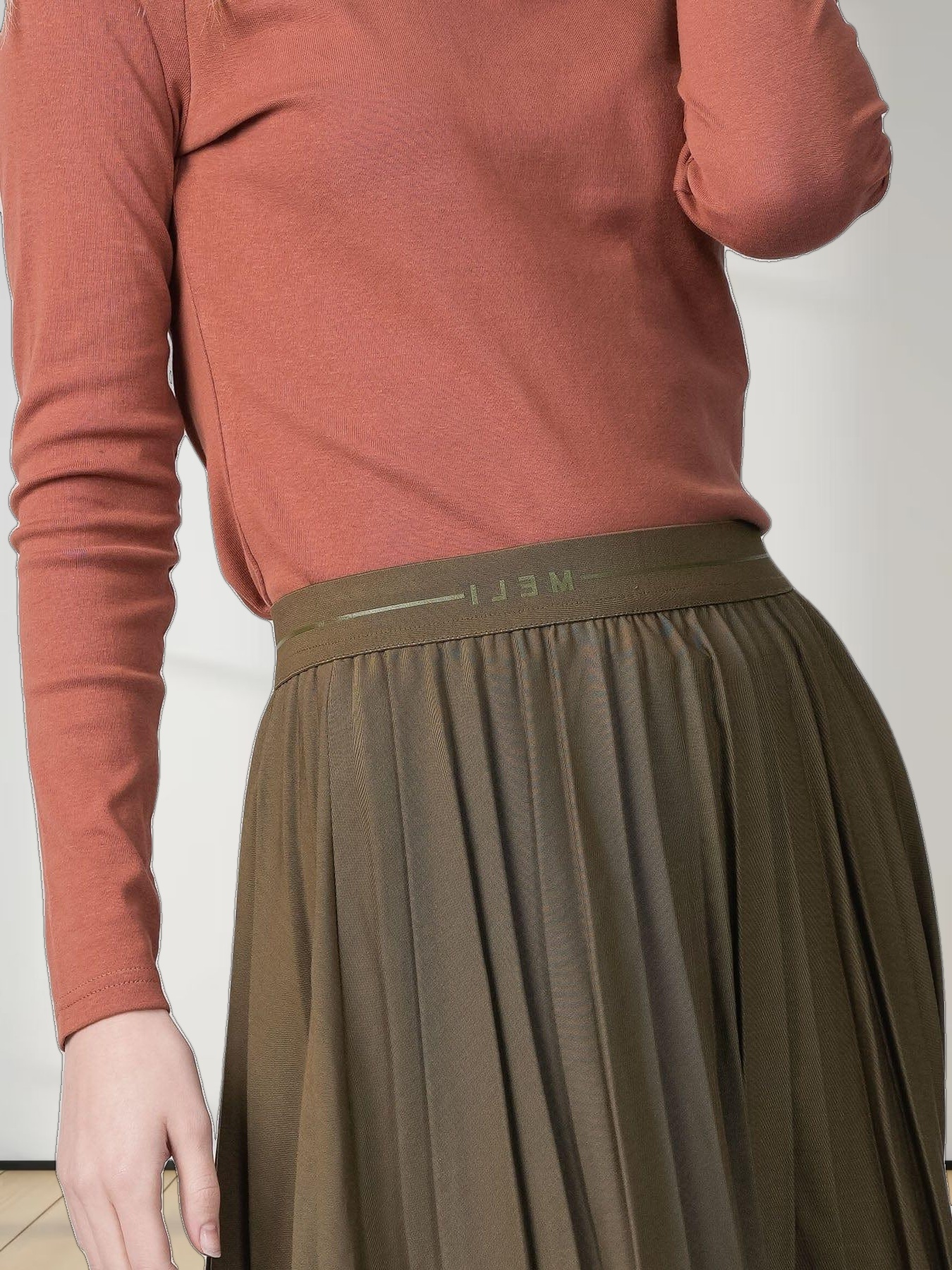 PLEATED SKIRT 27