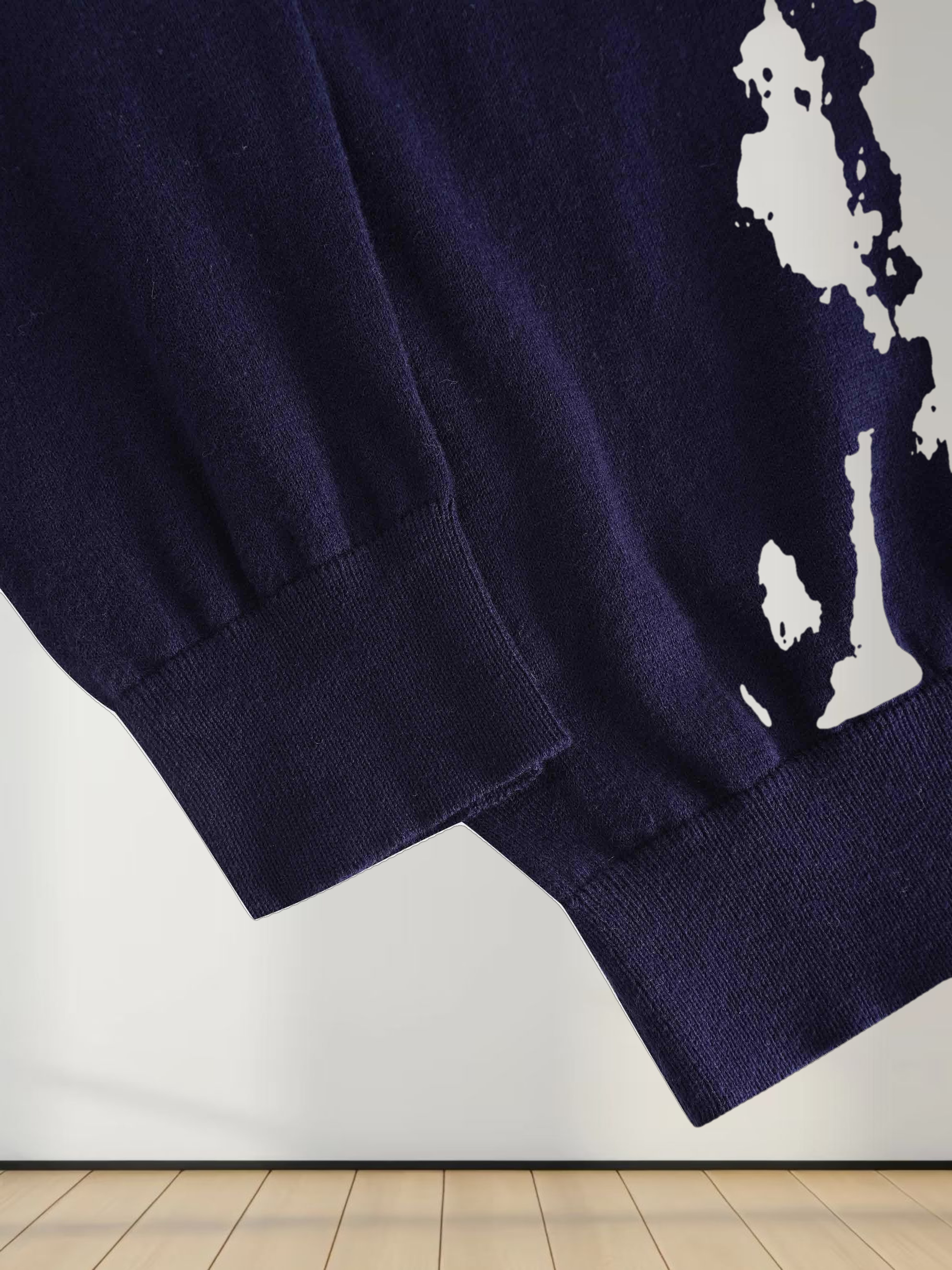 High V Lightweight Sweater-Navy