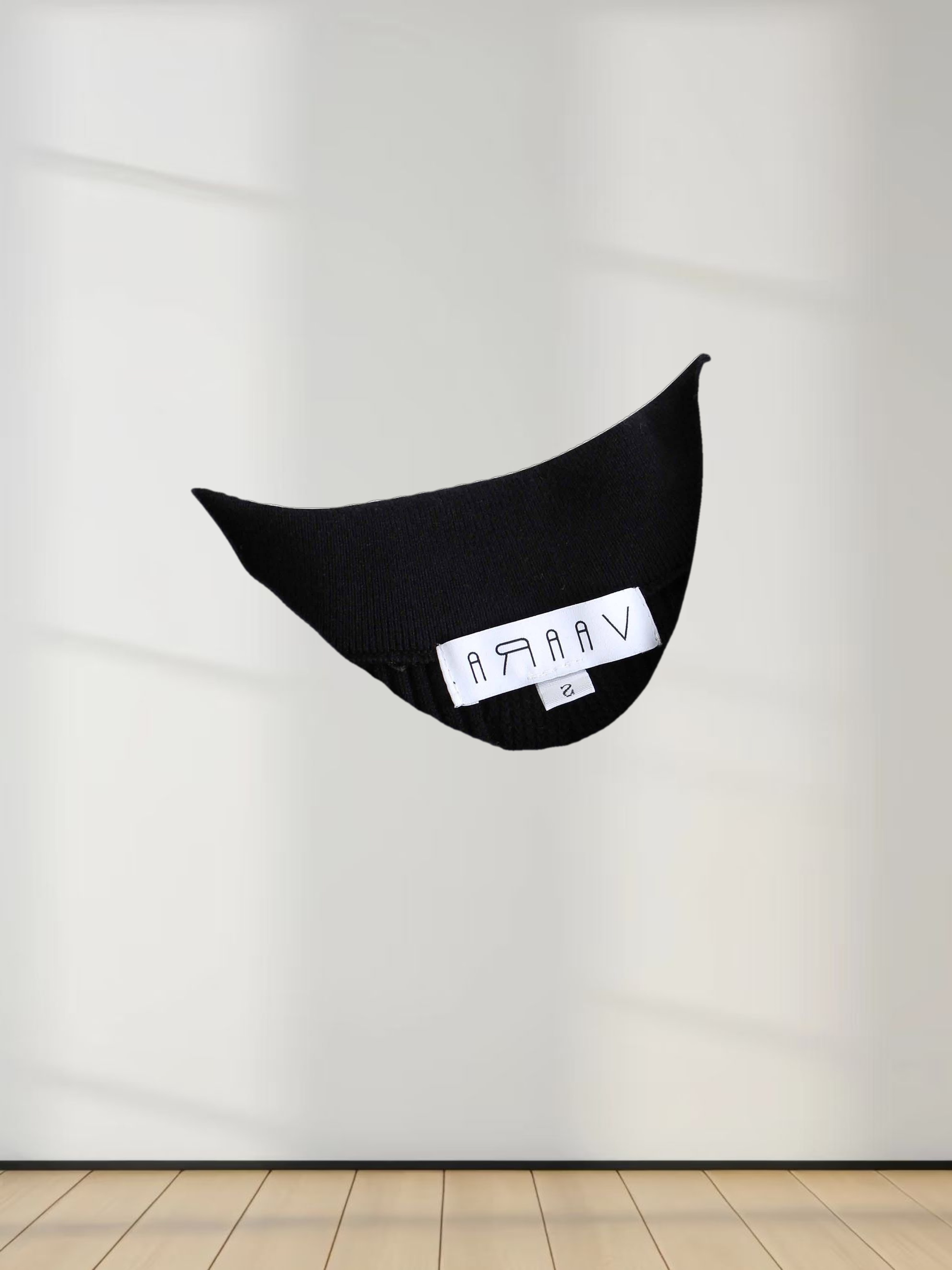 Center Design Sweater-Black