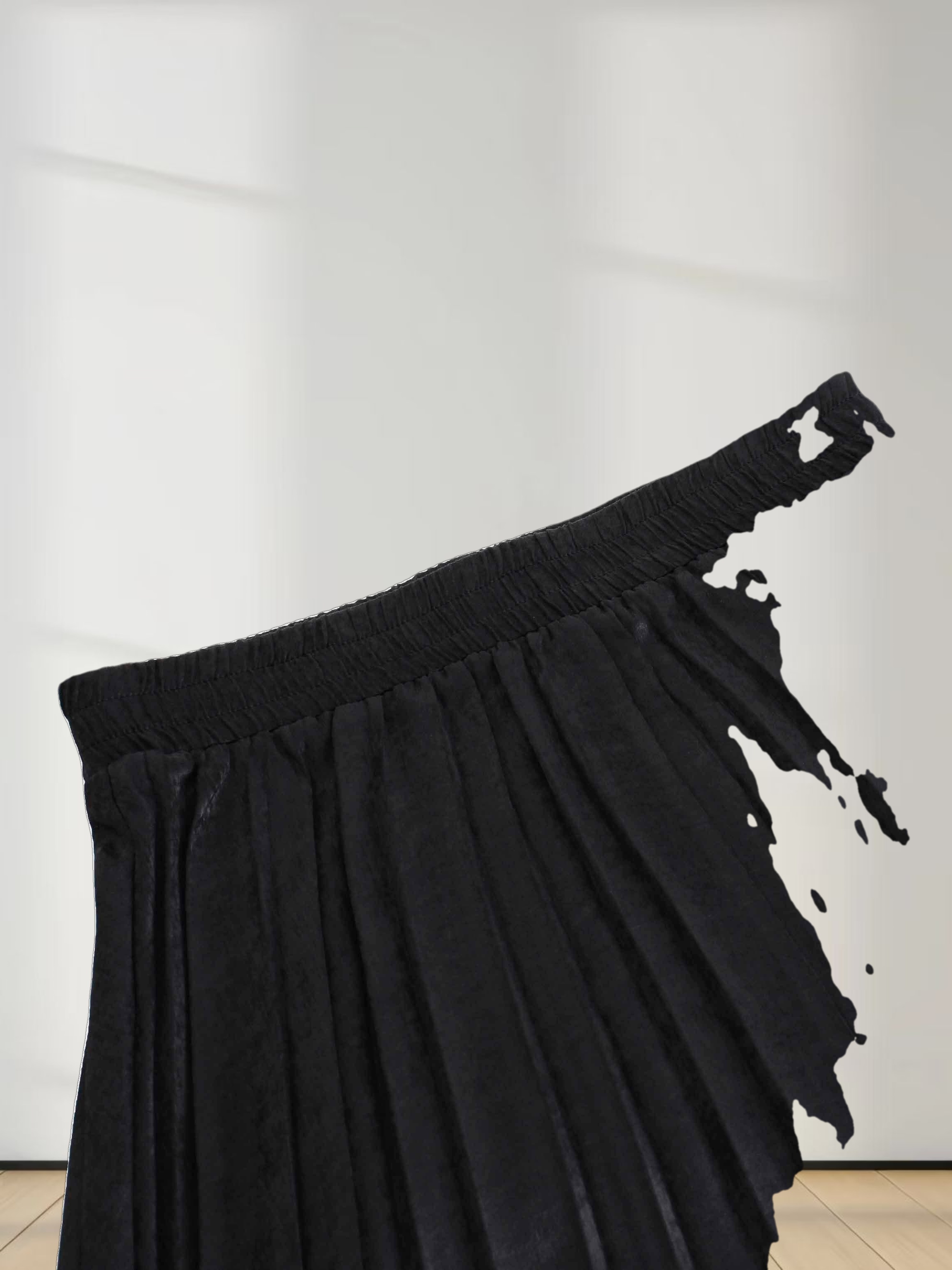 Covered Band Pleated Skirt-Black Shimmer