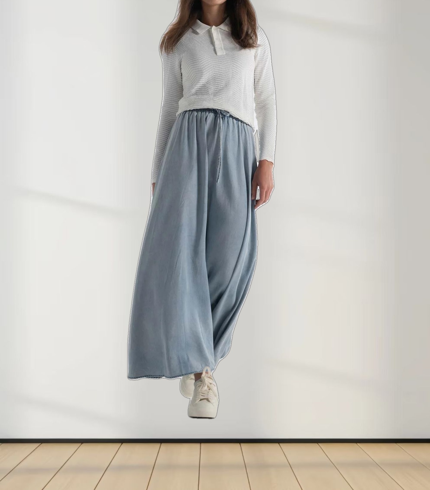 Scallop Edge Collar Sweater-White