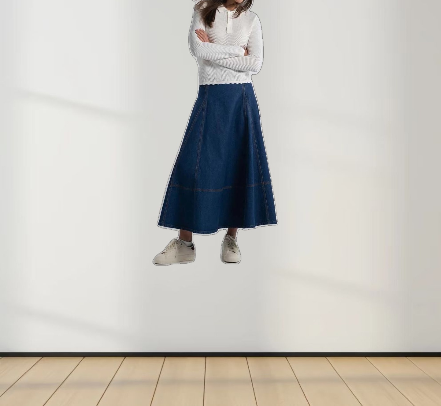 Scallop Edge Collar Sweater-White