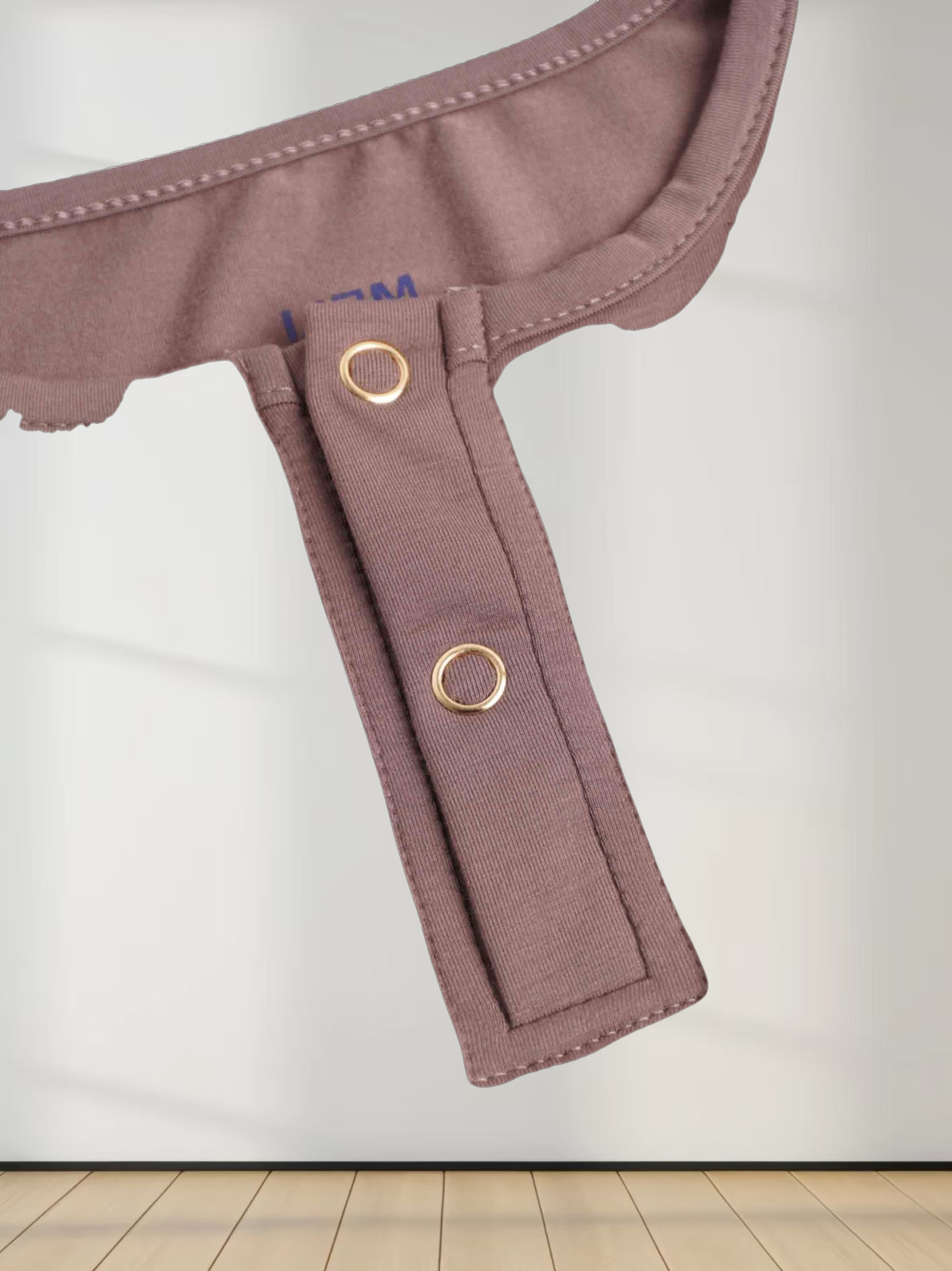 SIDE ELASTIC TEE-BROWN