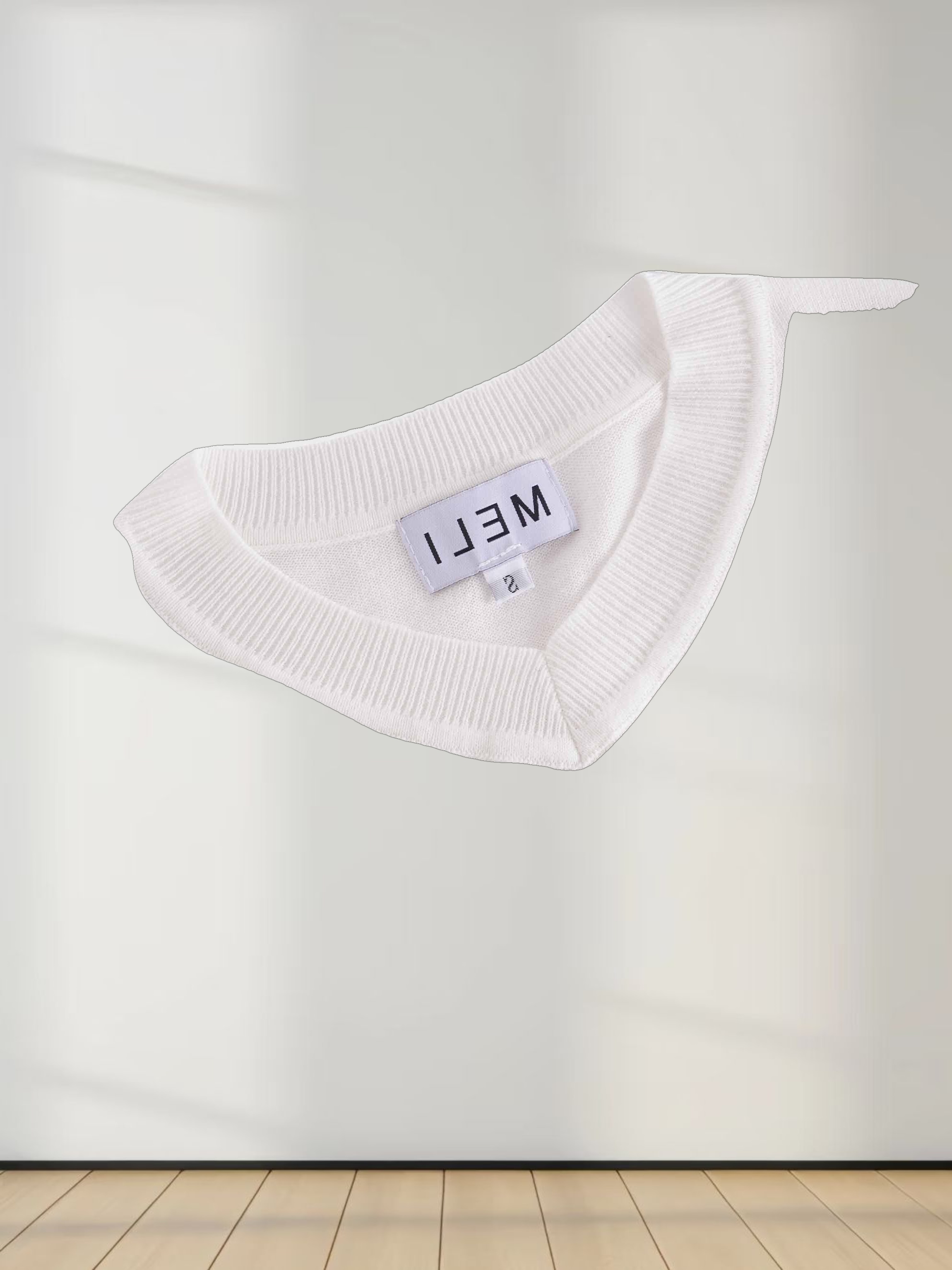 High V Lightweight Sweater-White