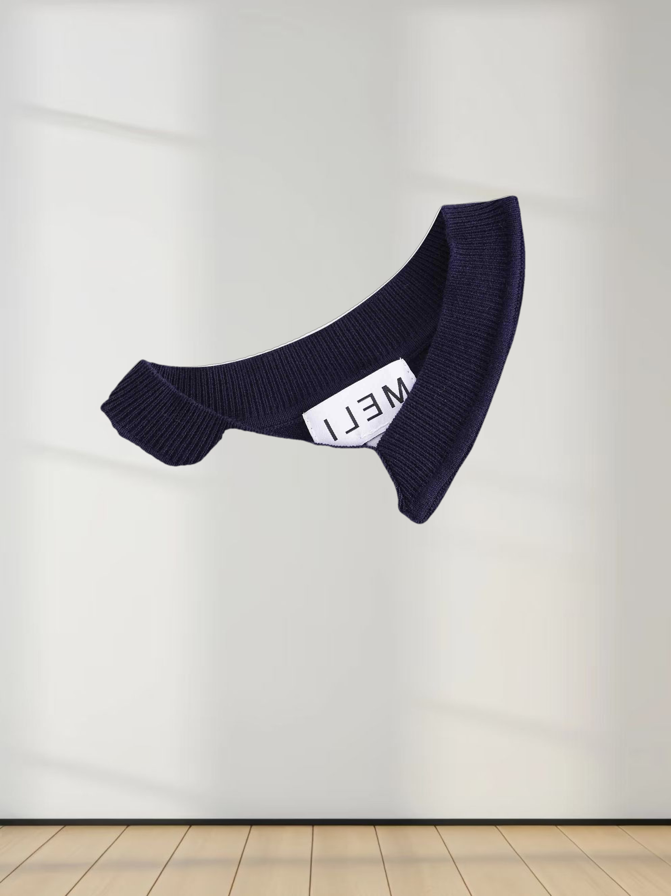 High V Lightweight Sweater-Navy