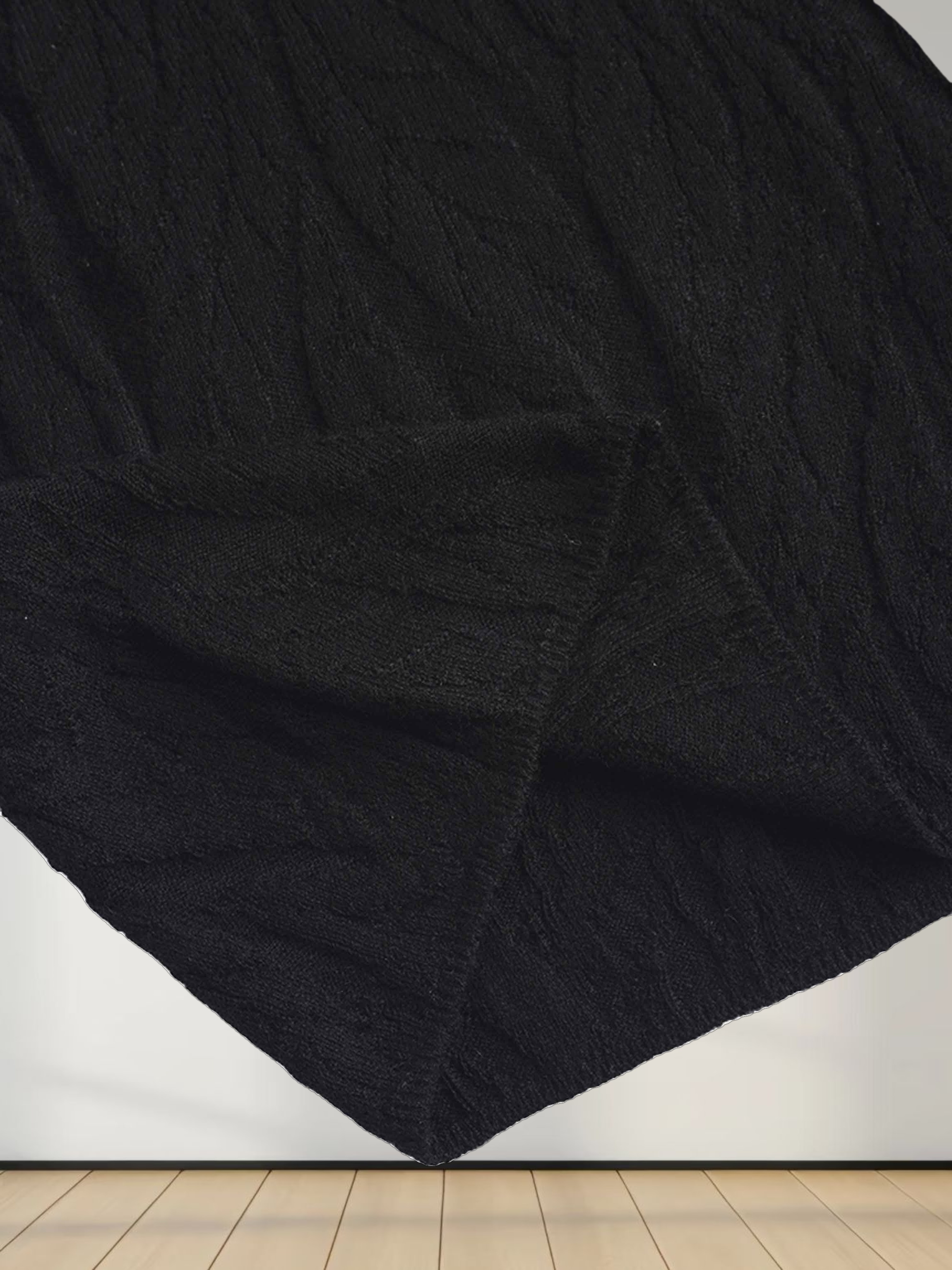 Leaf Design Turtleneck-Black