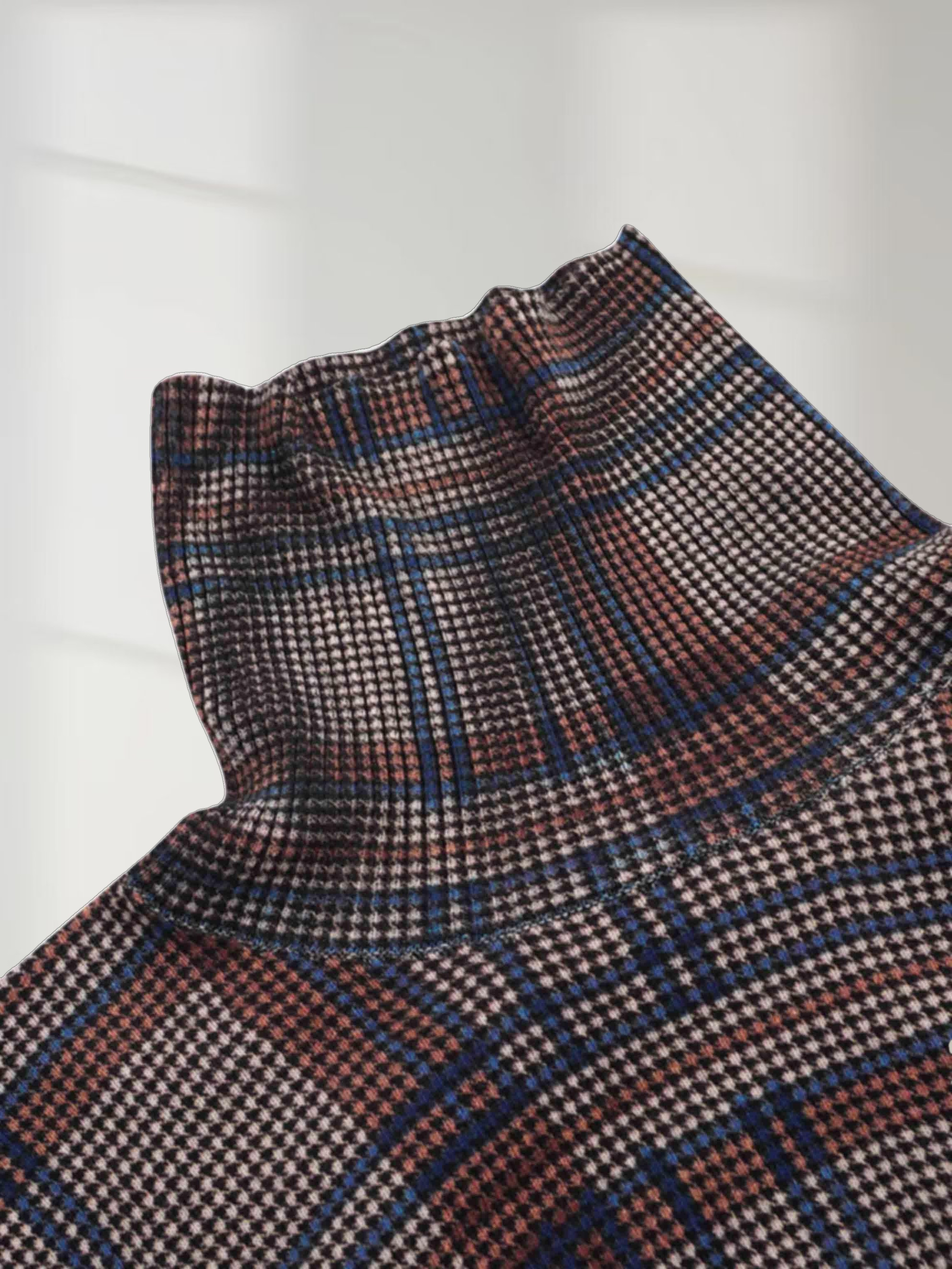 Thin Knit Turtleneck Sweater-Brown/Blue Plaid