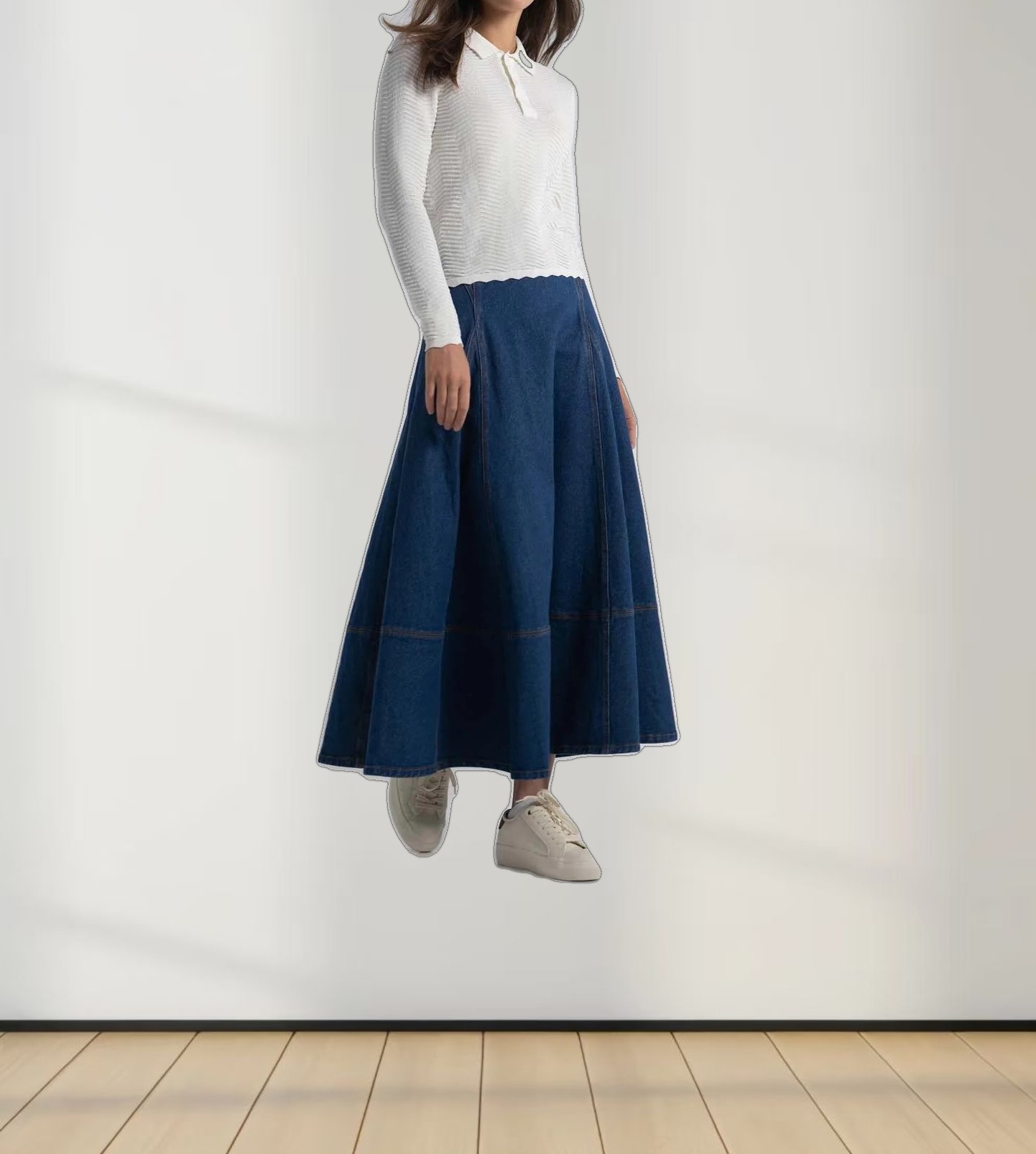 Scallop Edge Collar Sweater-White