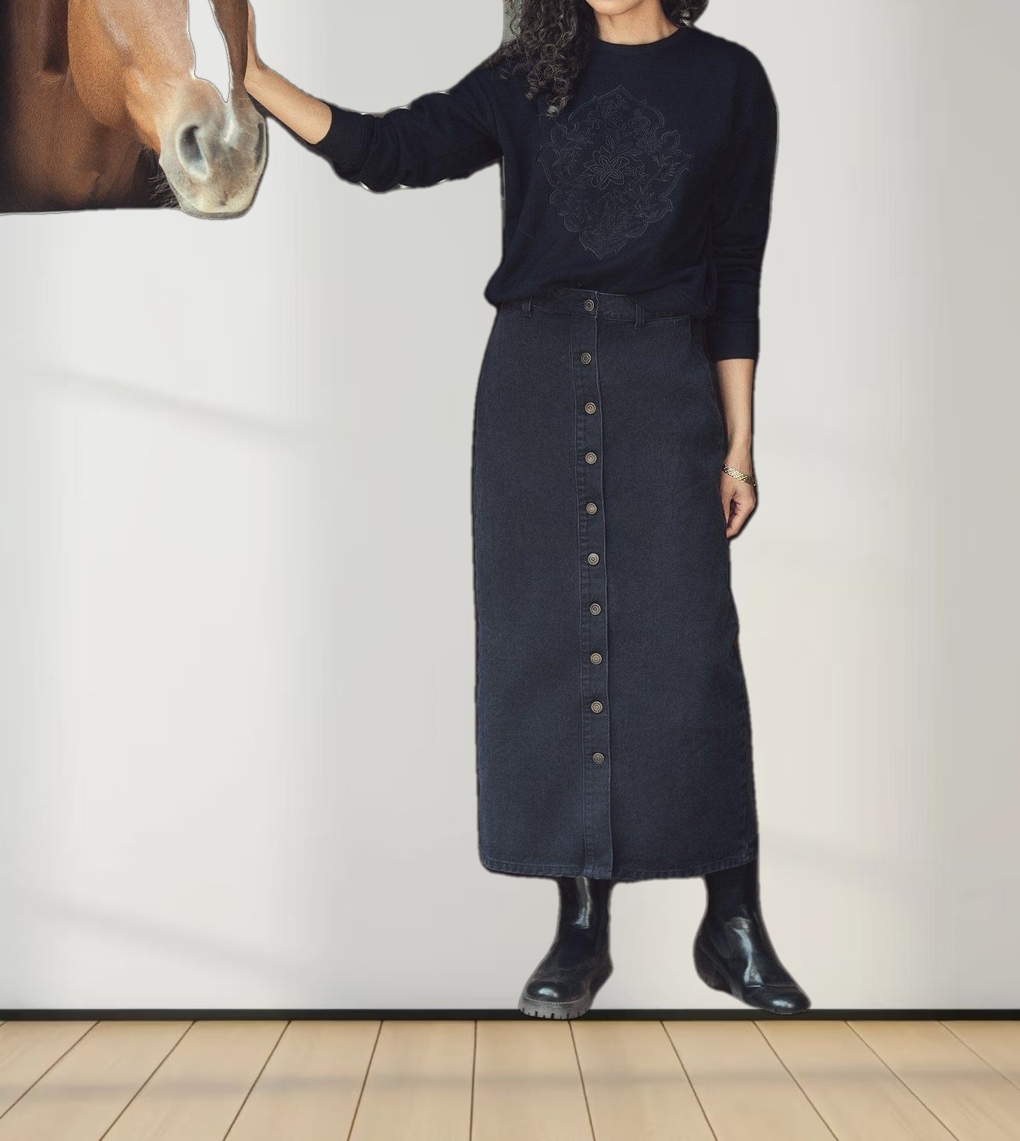 Embroidered Sweatshirt-Black Crest