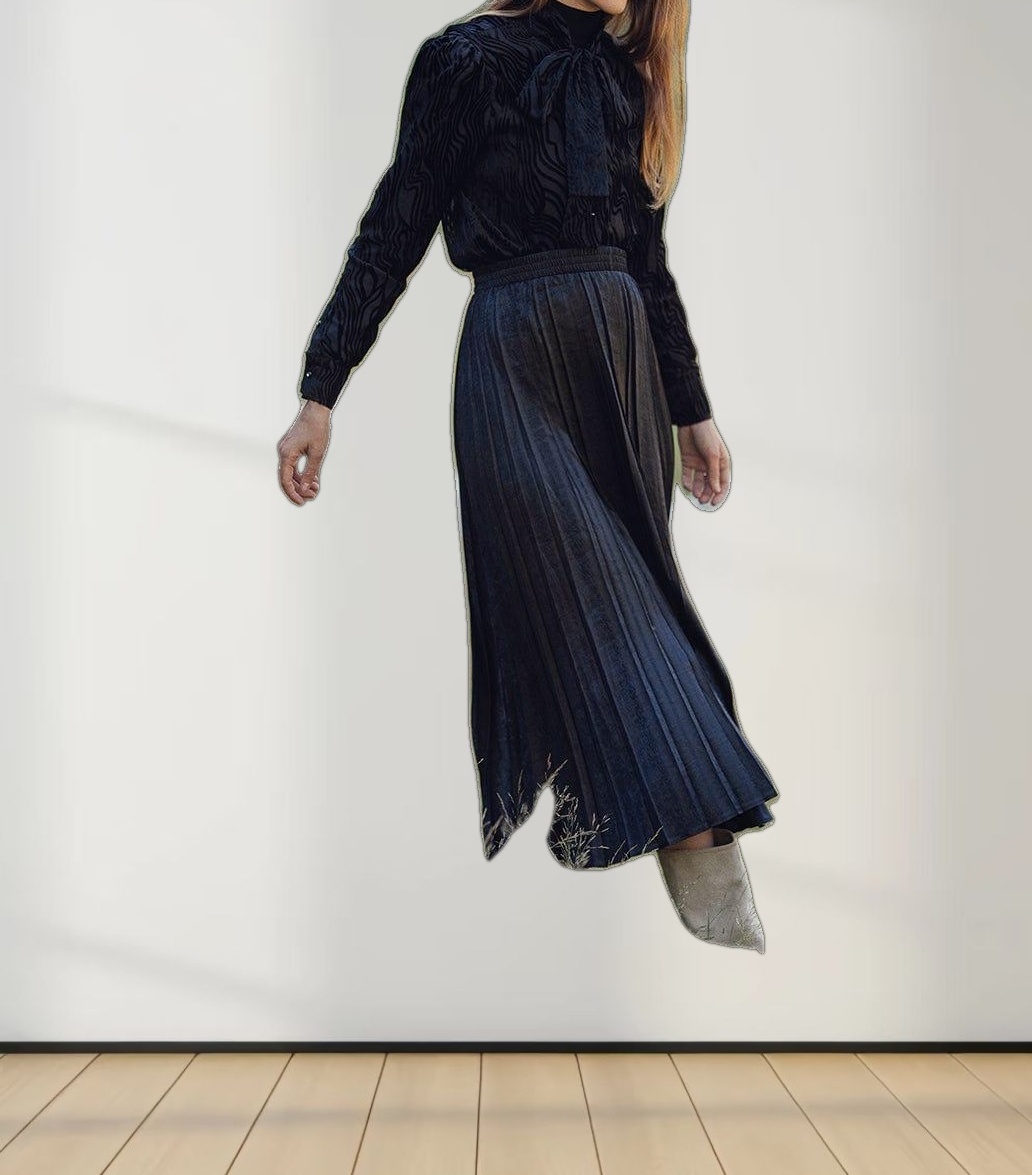 Covered Band Pleated Skirt-Black Shimmer