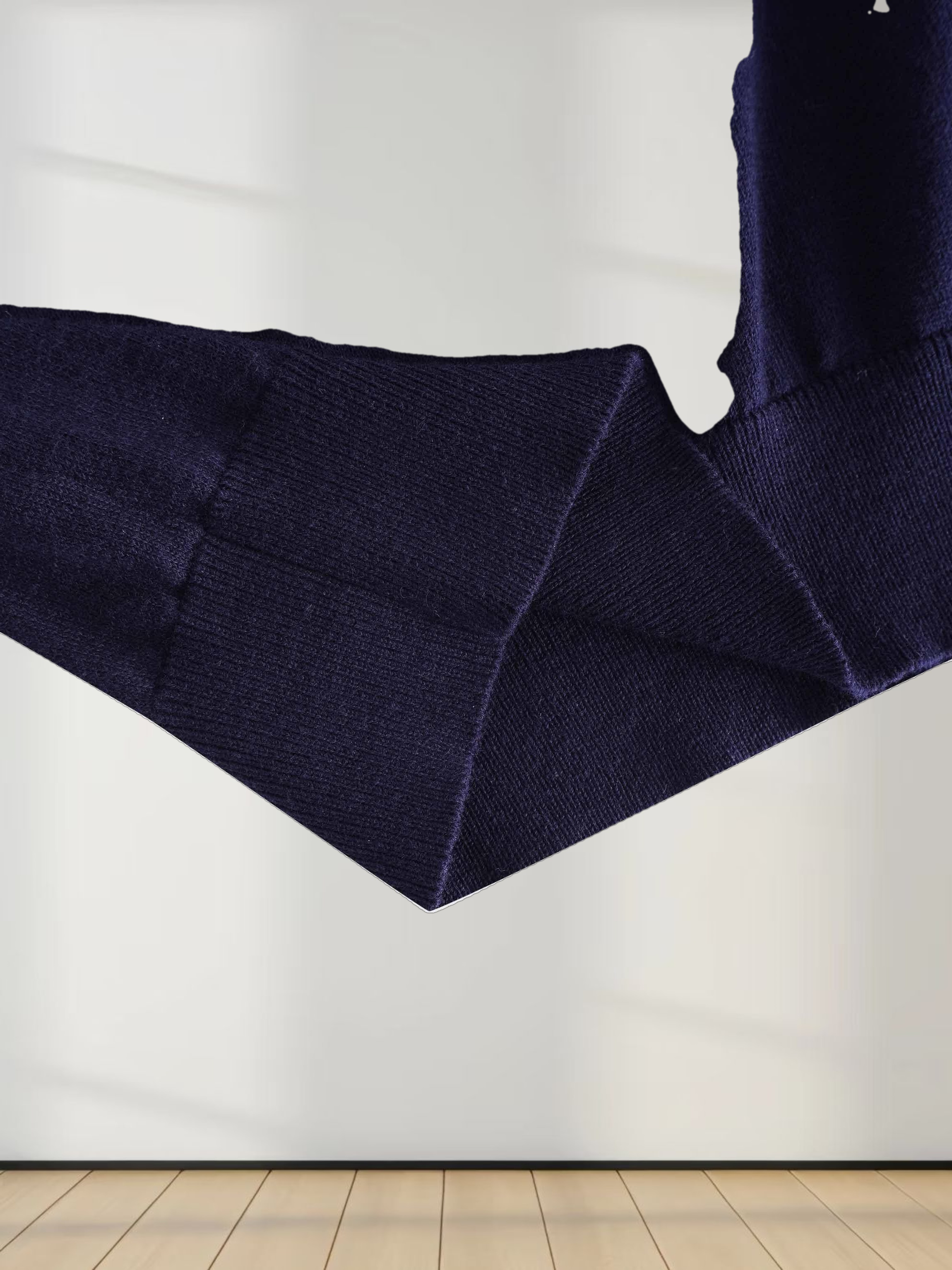 High V Lightweight Sweater-Navy