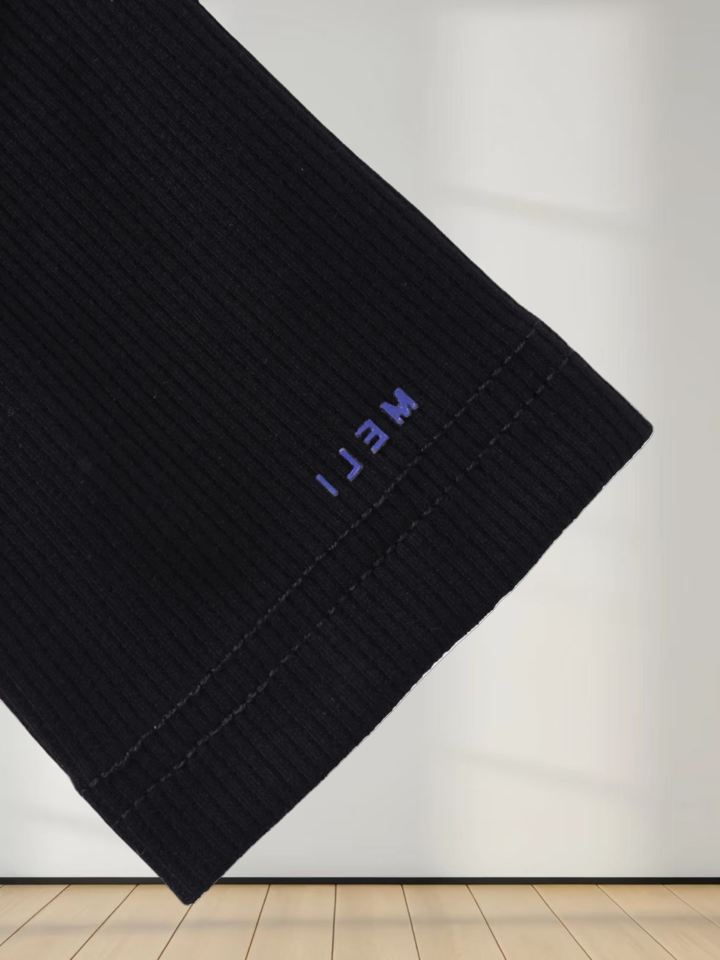 RIBBED HIGH V- LS-BLACK