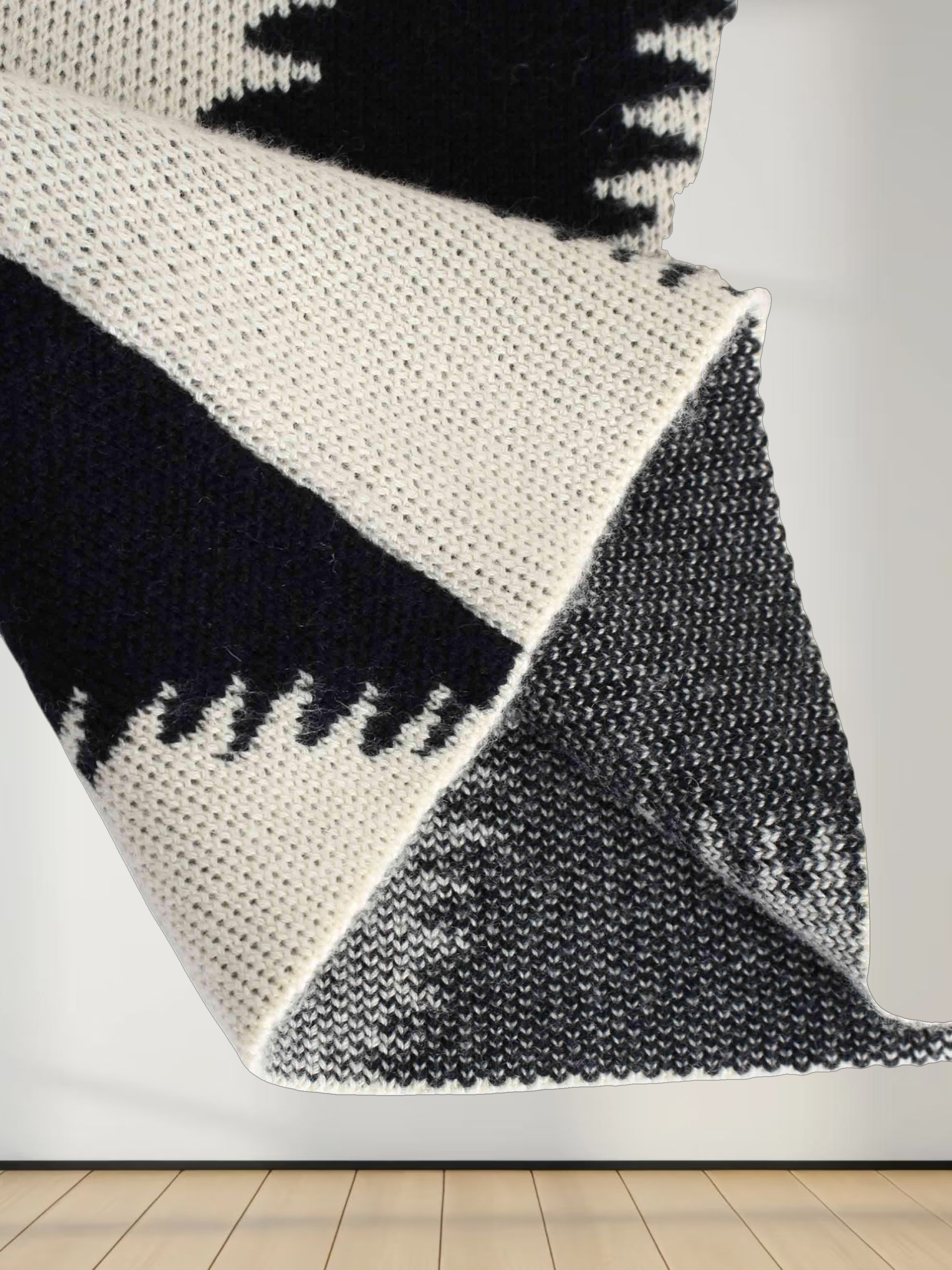 Wave Sweater-Black/White