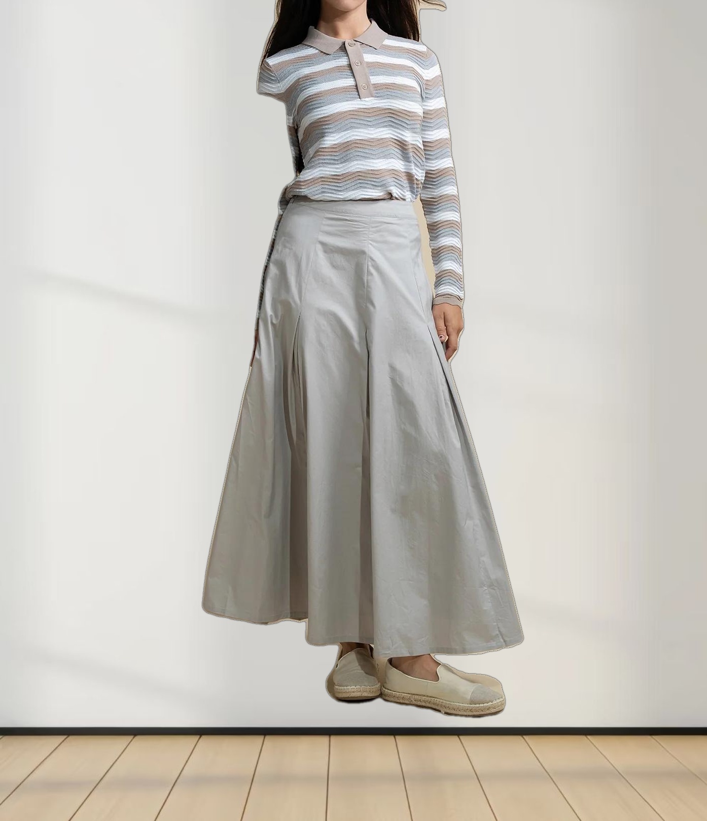 Scallop Edge Collar Sweater-Tan/White/Grey