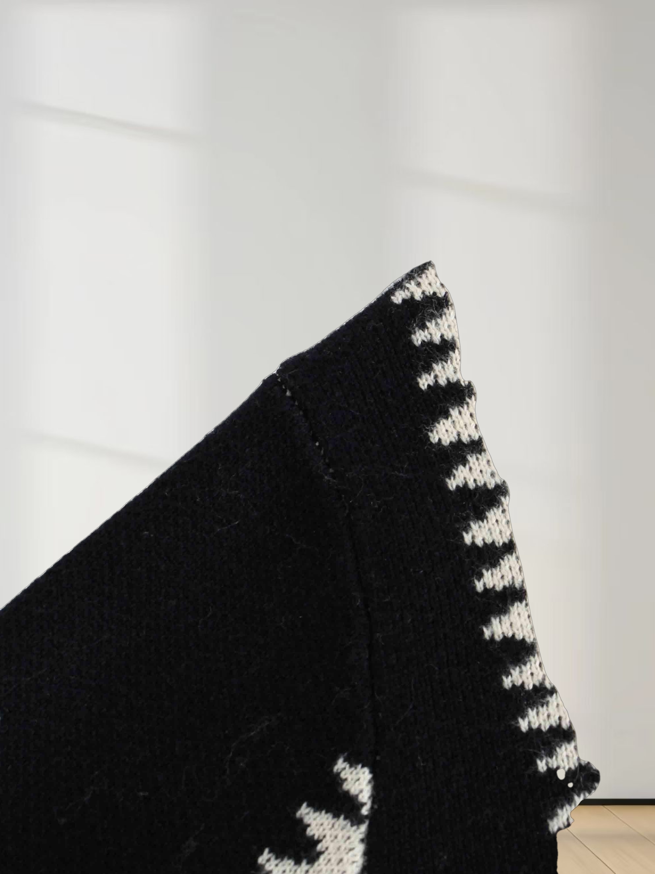 Wave Sweater-Black/White