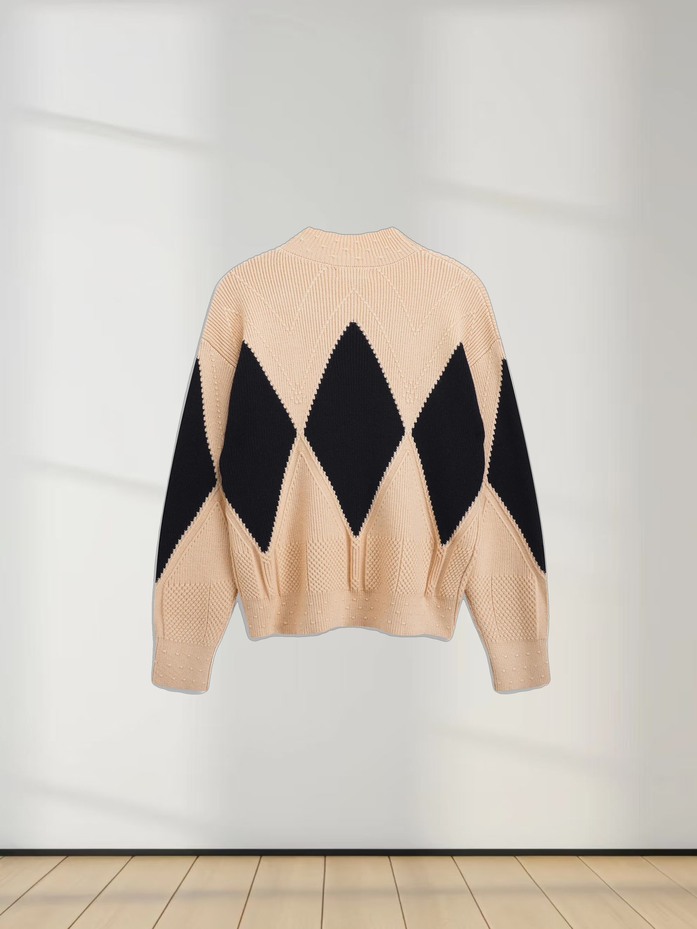 Center Diamond Sweater-Ivory/Black