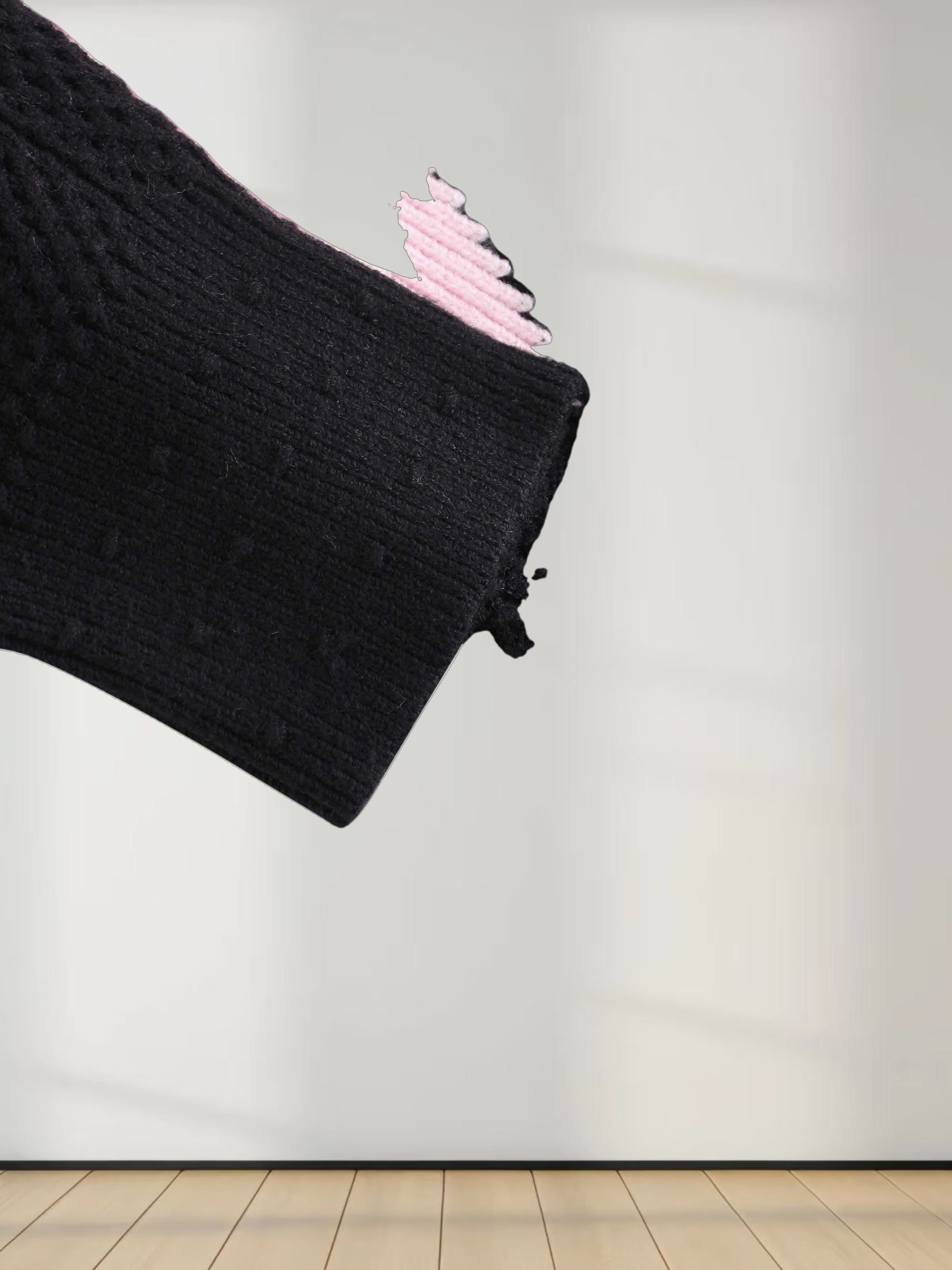 Center Diamond Sweater-Black/Pink