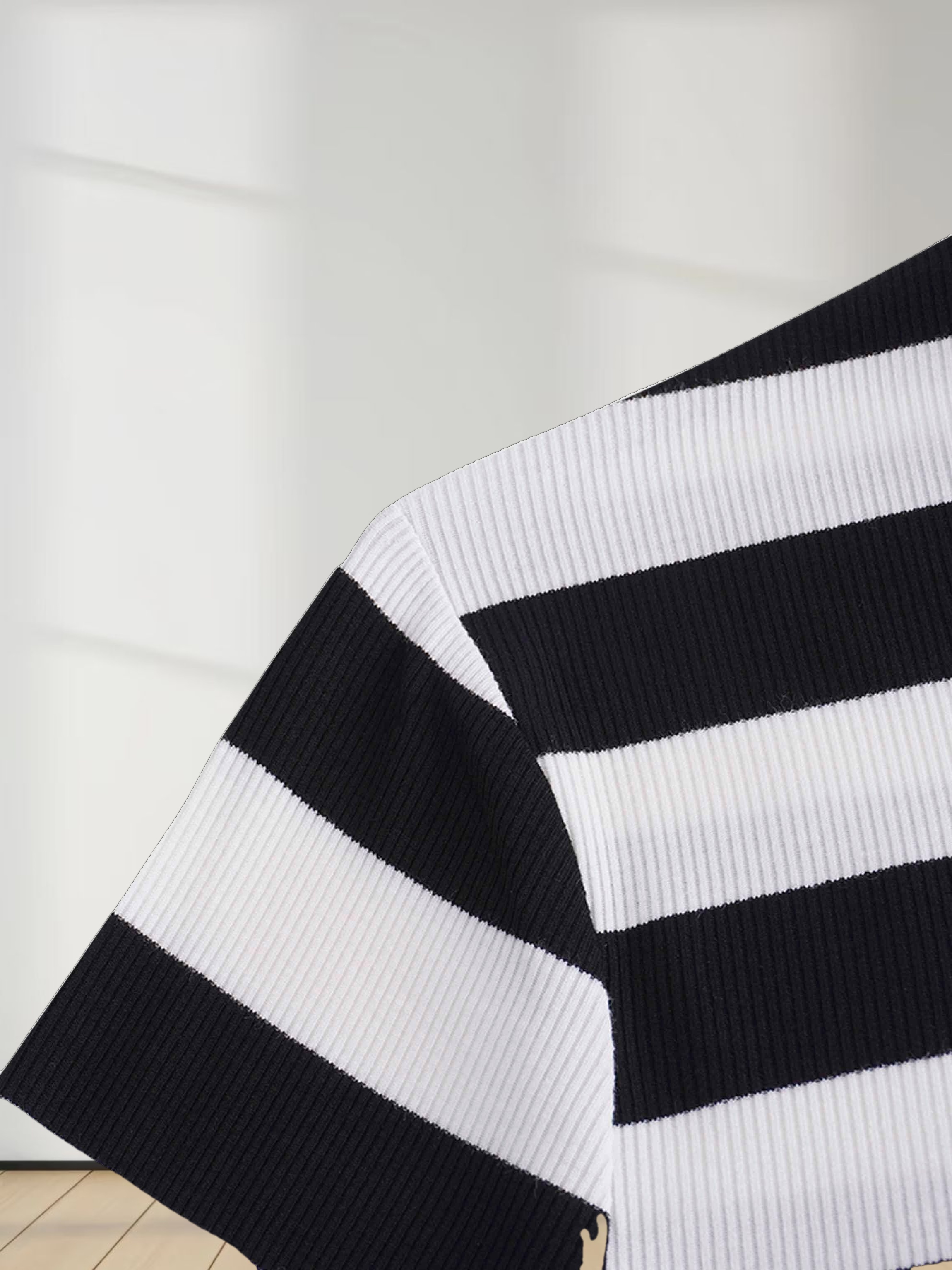 Ribbed Striped High V Tee Long Sleeve-White/Black