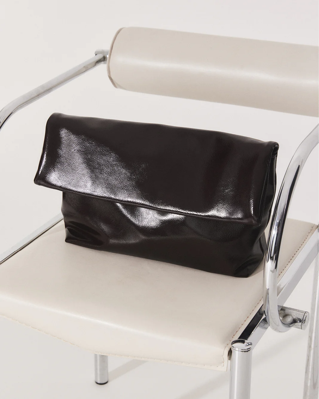 RYLEE CLUTCH BAG - MERLOT CRINKLE PATENT