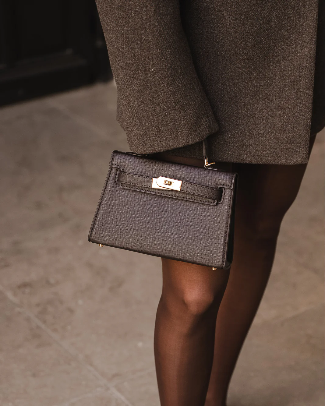 HARIETTE HANDLE BAG - DARK CACAO SAFFIANO