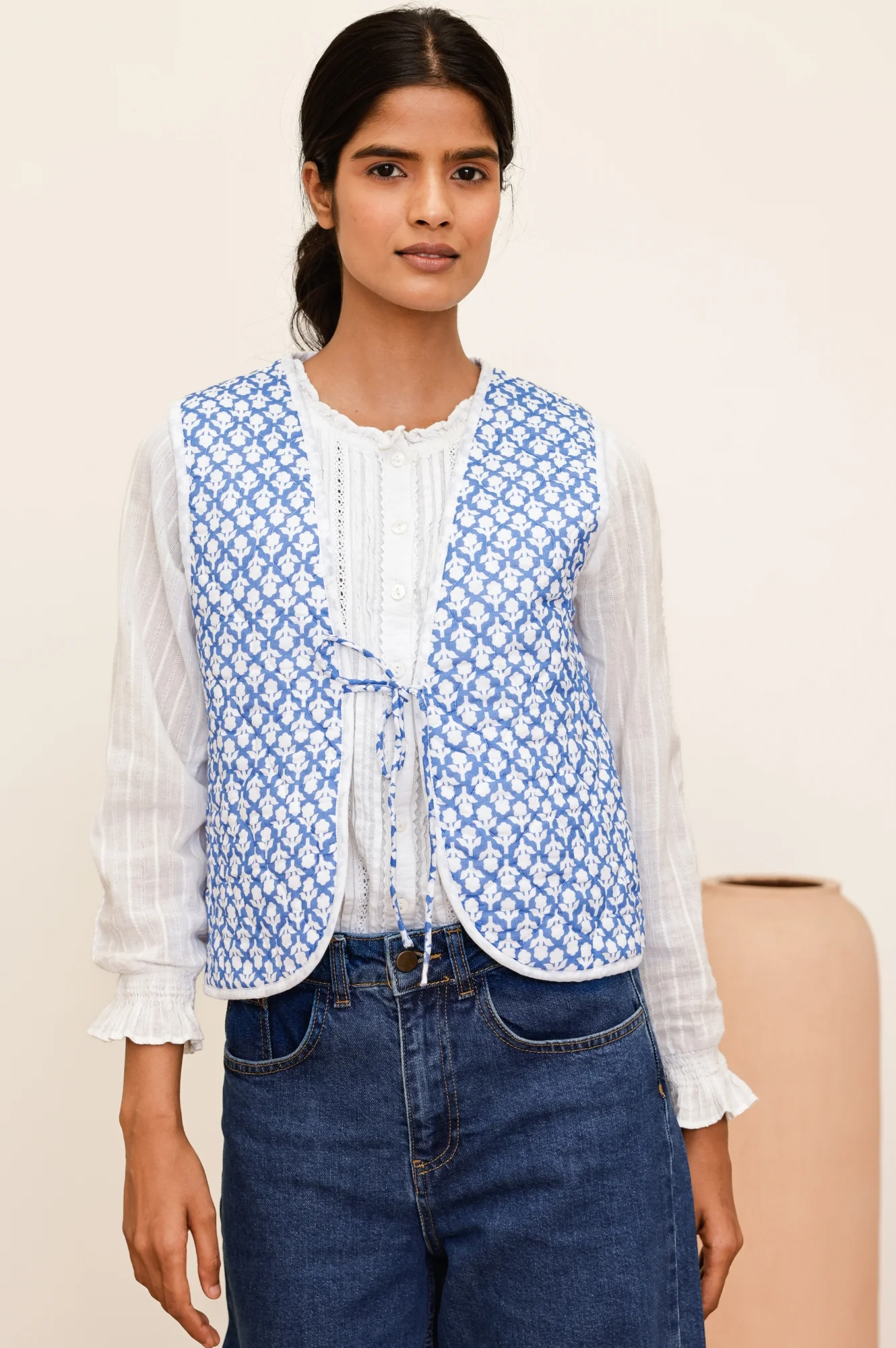 Arlo Quilted Organic Cotton Gilet | Flower Stamp Cornflower/White