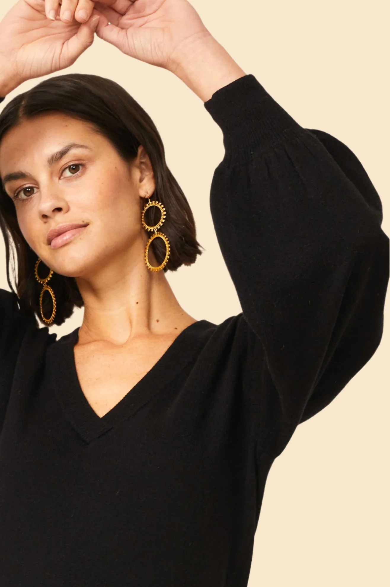 Merino Wool Cashmere Blend V-Neck Jumper | Black