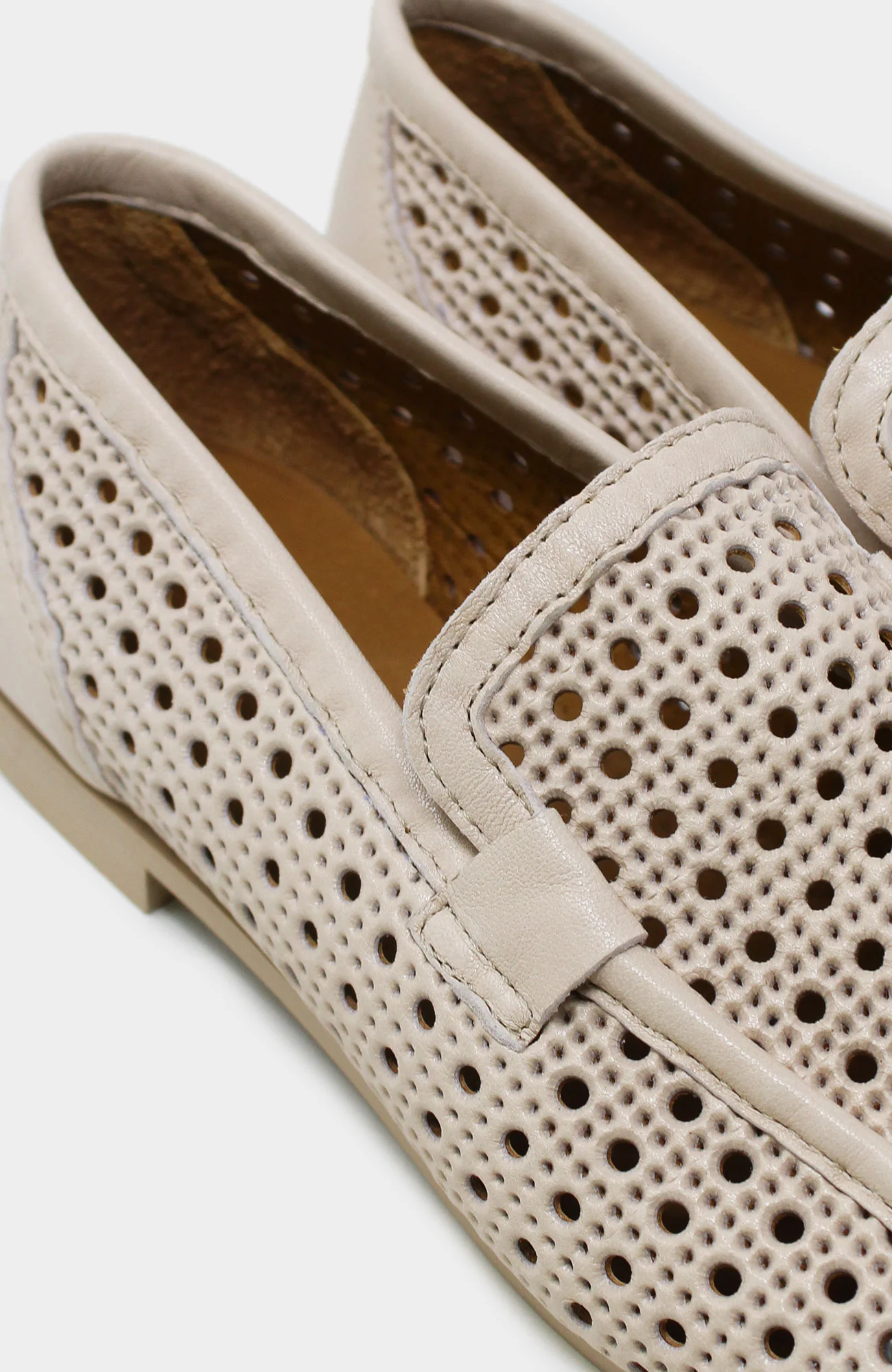 ALPE Zoe Loafers | Beige