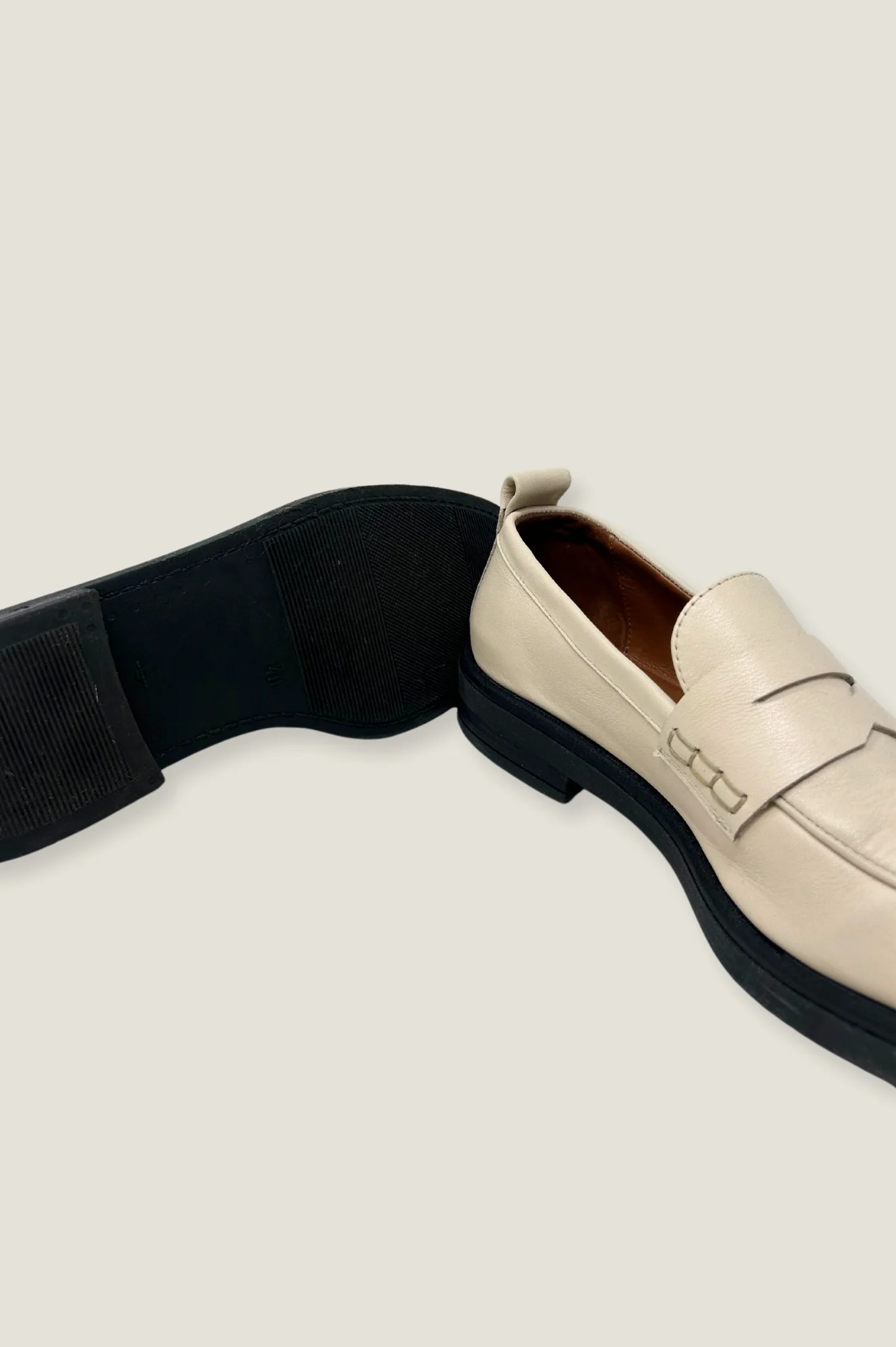 PAVEMENT Leather Loafers | Cream