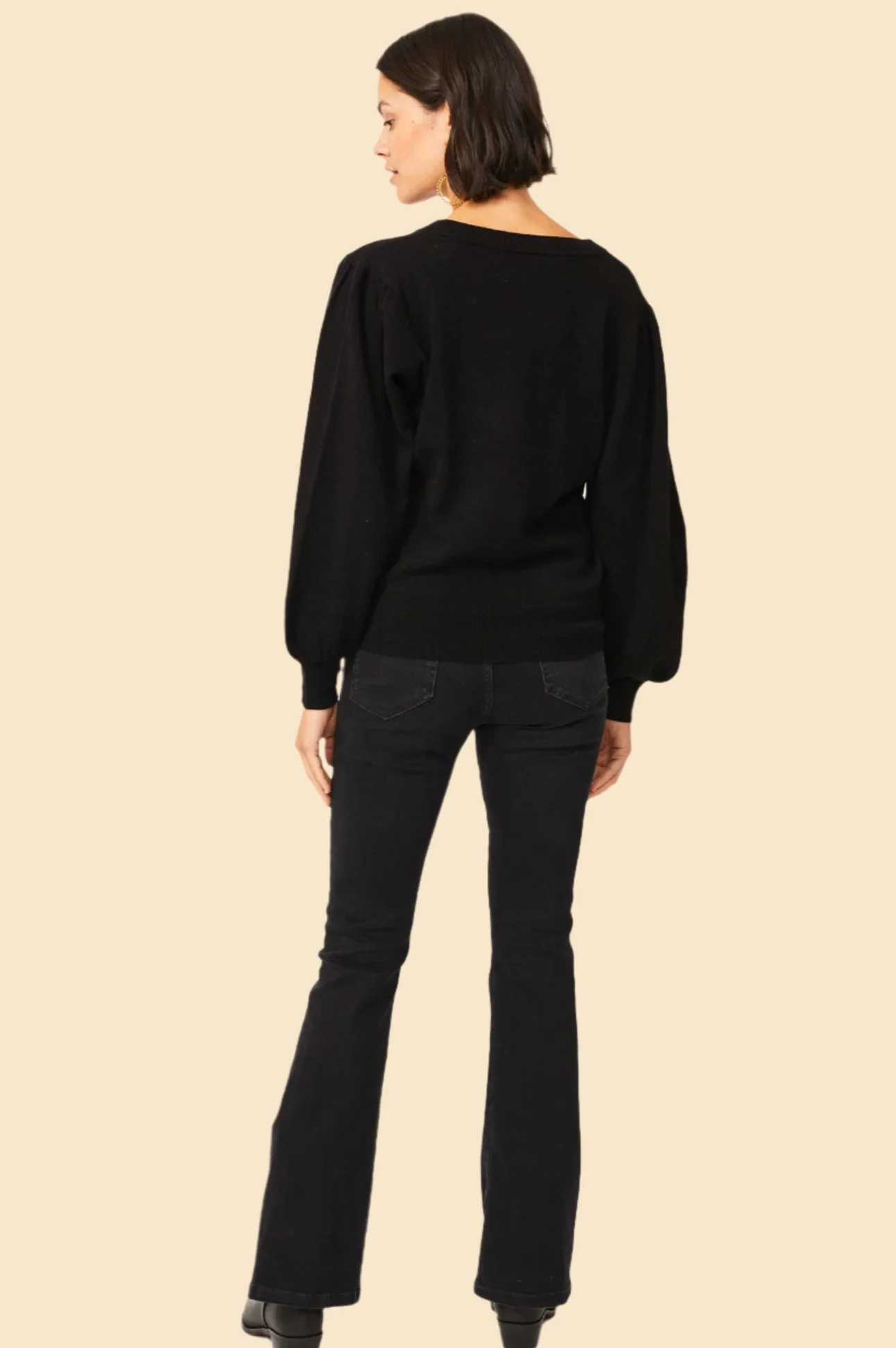 Merino Wool Cashmere Blend V-Neck Jumper | Black