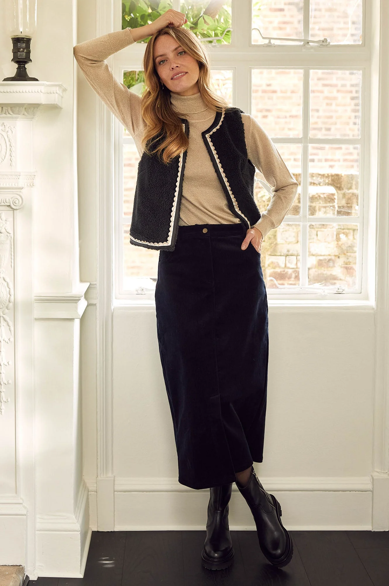 Trim Detail Eco Fleece Gilet | Black/Taupe