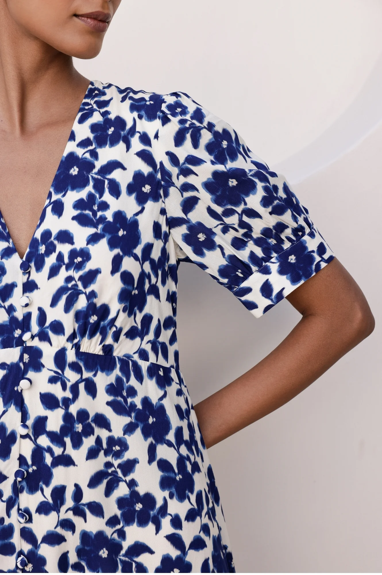 Anne Tea EcoVero™ Dress | Blossom Cream/Navy